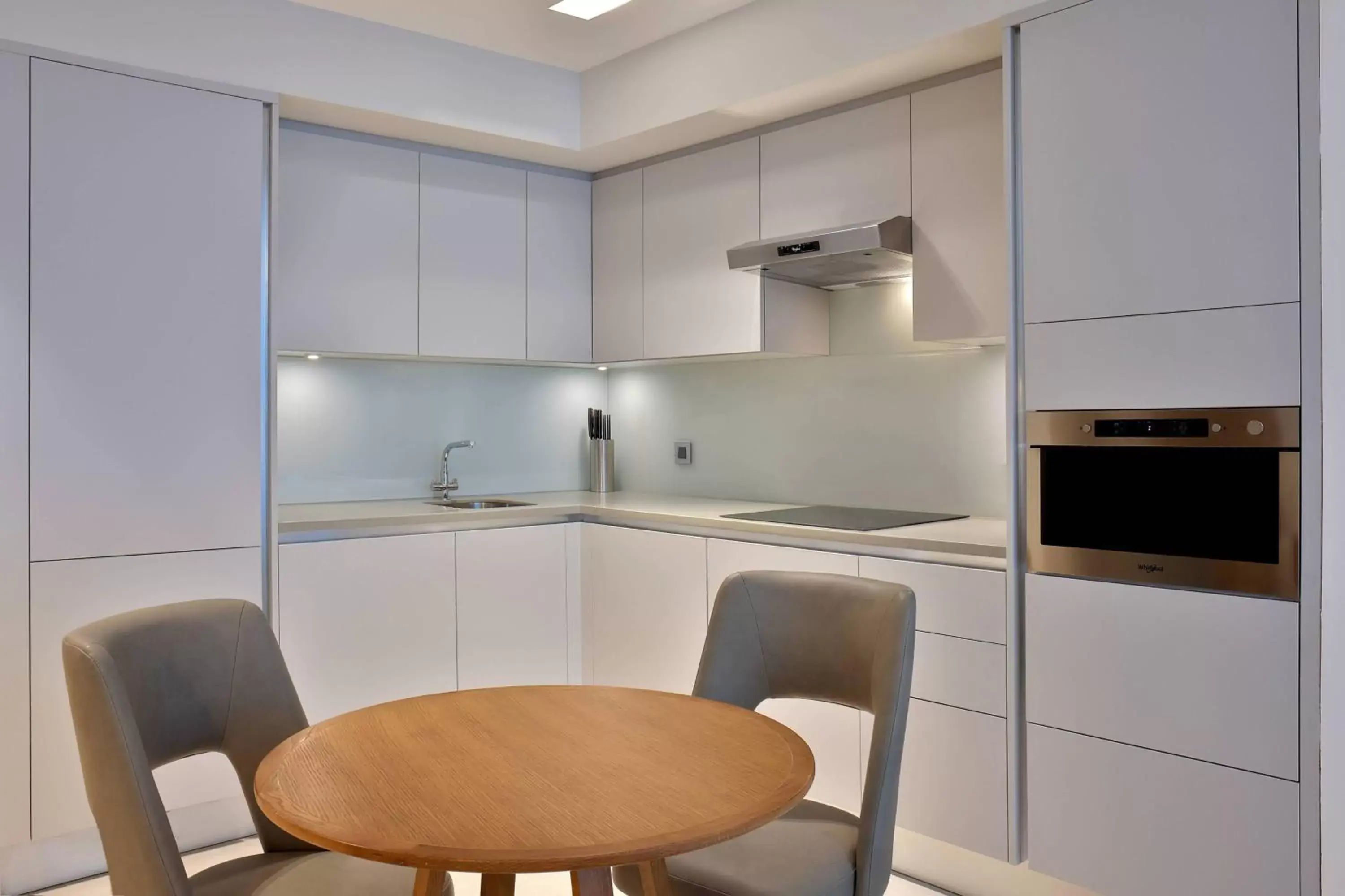 Bedroom, Kitchen/Kitchenette in Residence Inn by Marriott Al Jaddaf
