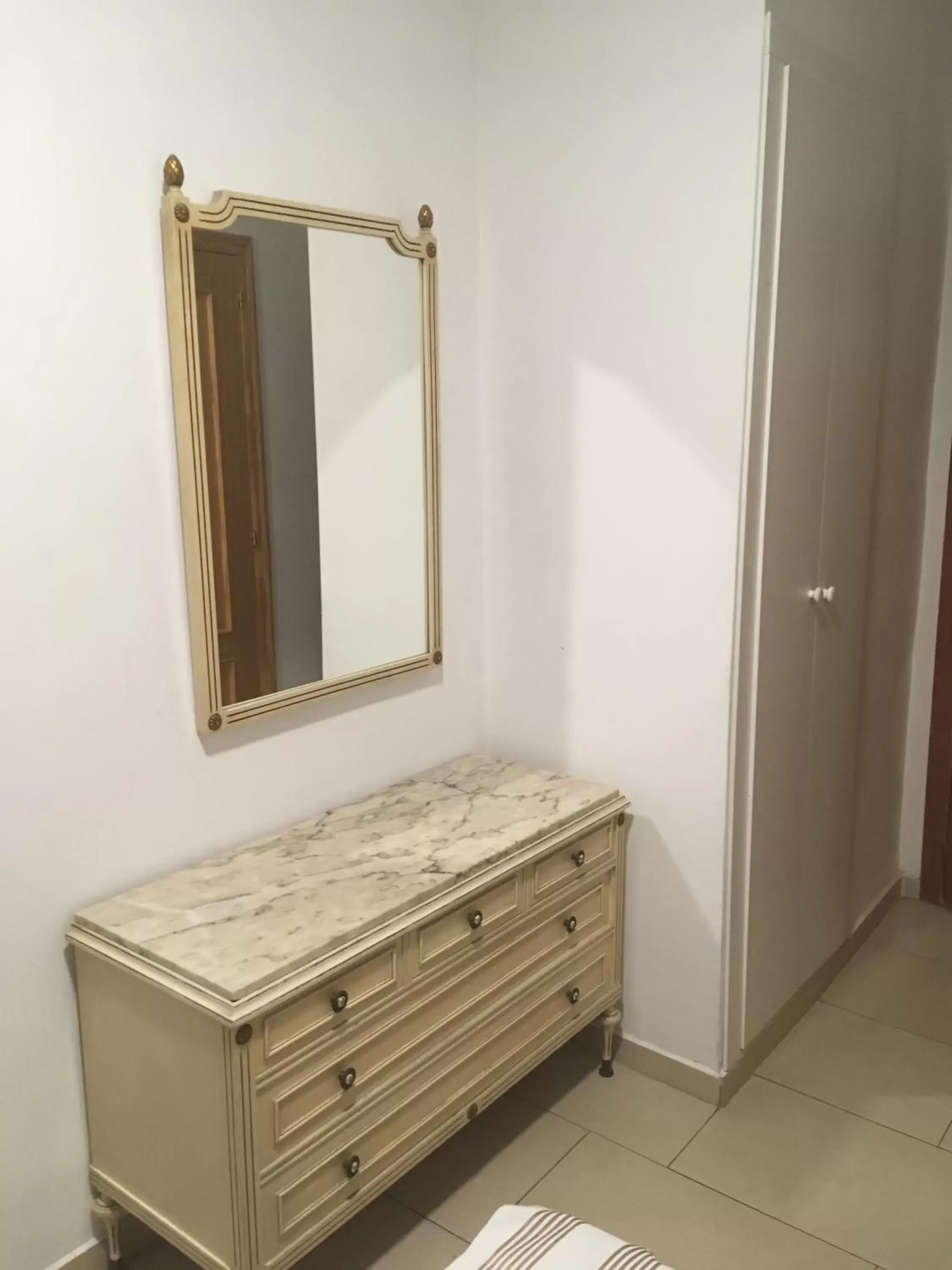 Bedroom, Bathroom in Hotel Maritimo