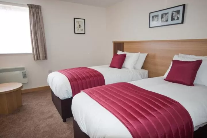 Shower, Bed in Weald of Kent Golf Course and Hotel