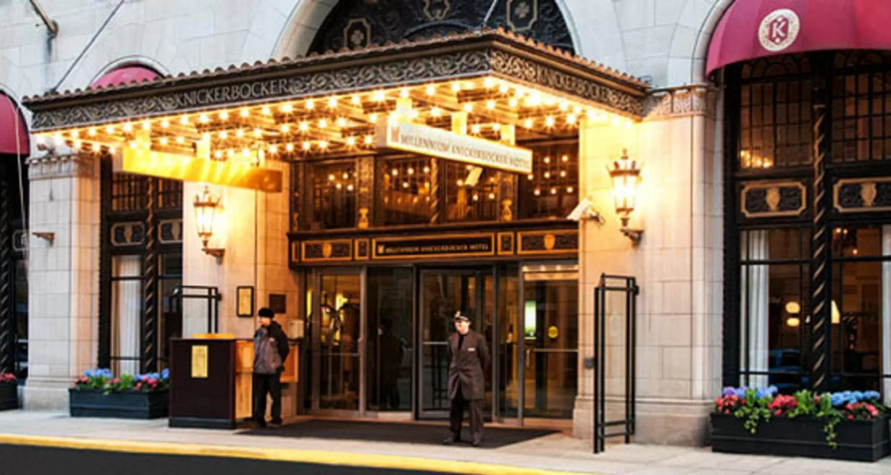 Facade/entrance in Millennium Knickerbocker Chicago