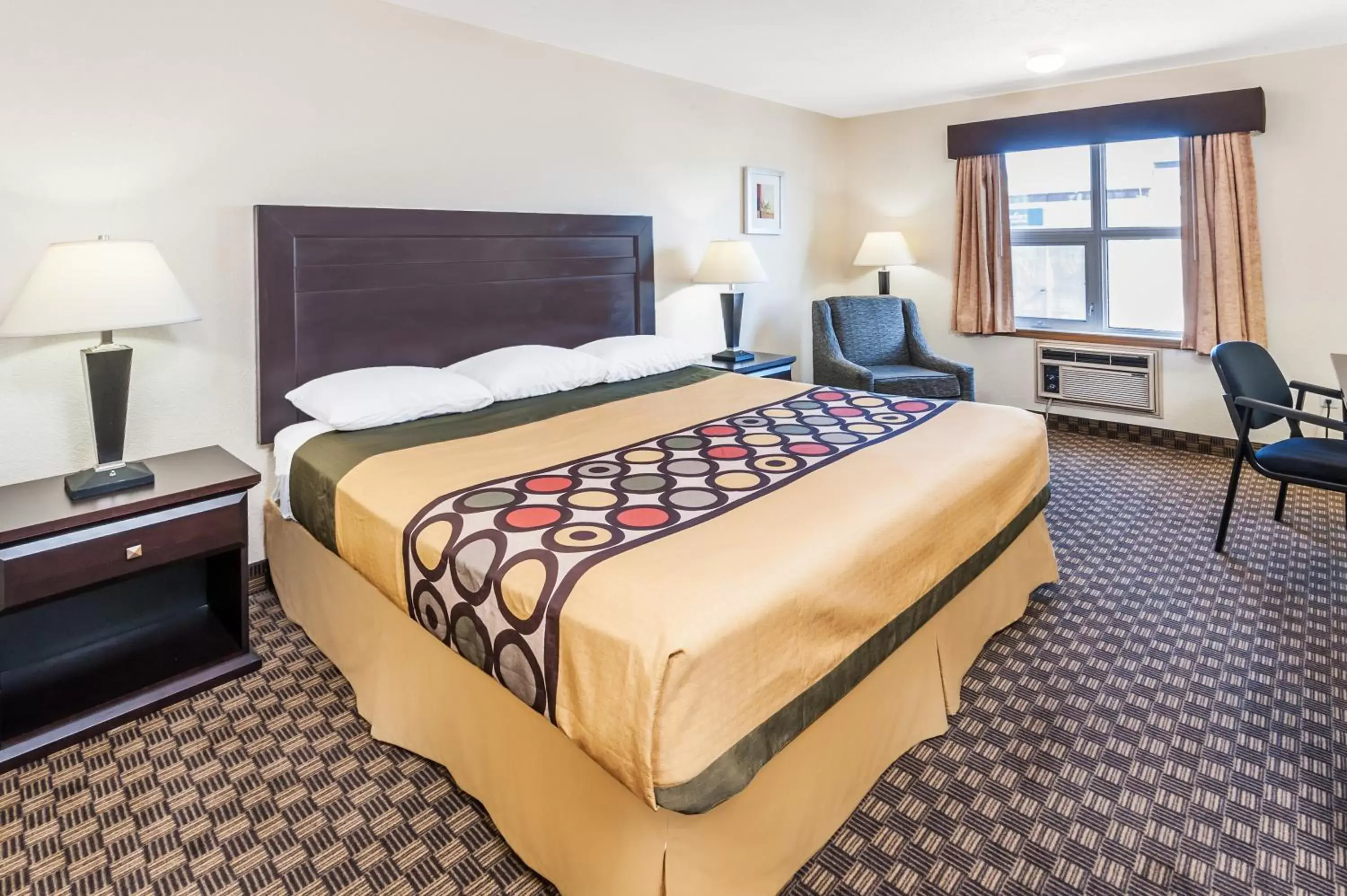 King Room - Non-Smoking in Super 8 by Wyndham Calgary/Airport