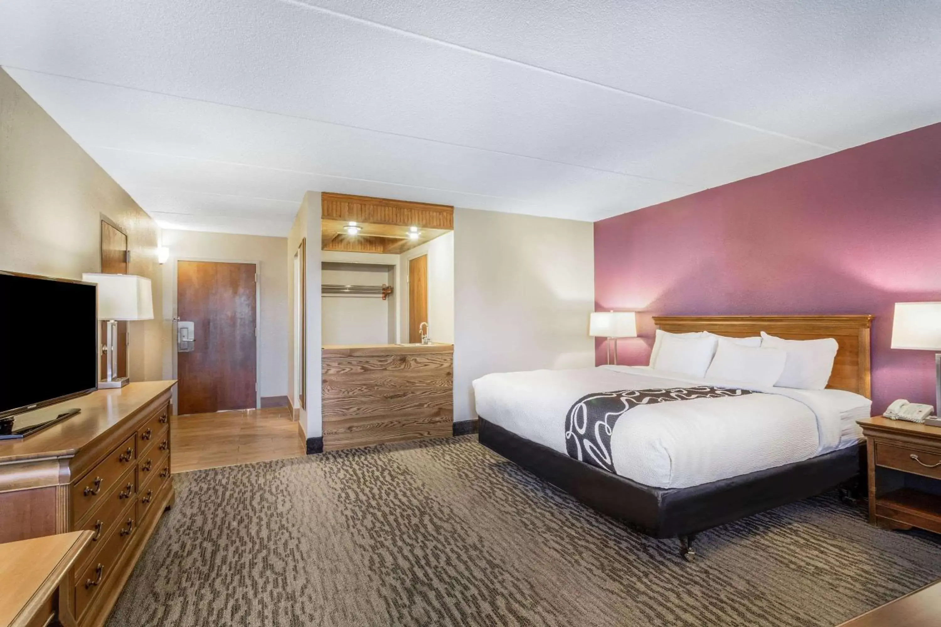 Photo of the whole room, Bed in La Quinta Inn by Wyndham Binghamton - Johnson City