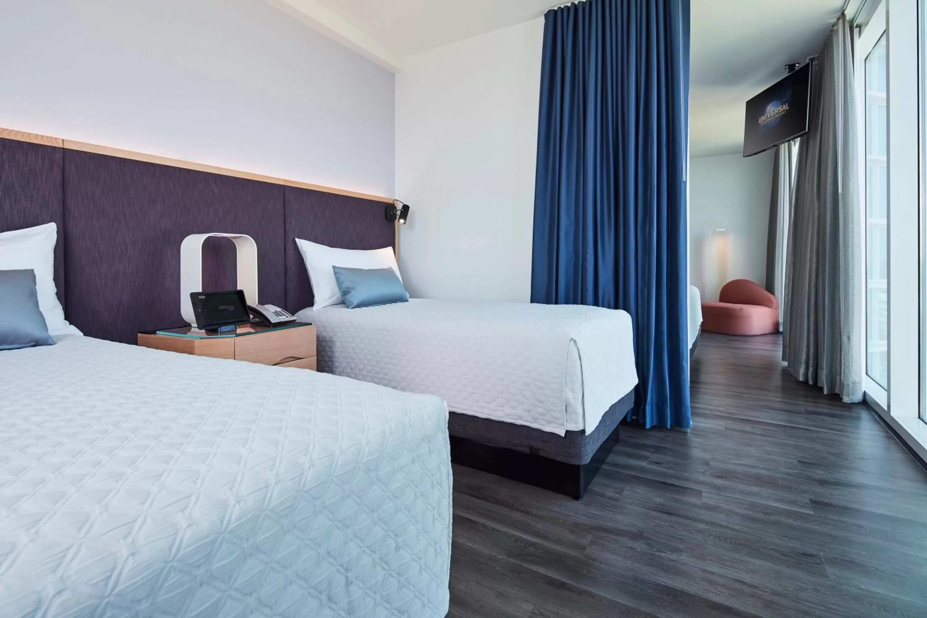 Photo of the whole room, Bed in Universal's Aventura Hotel