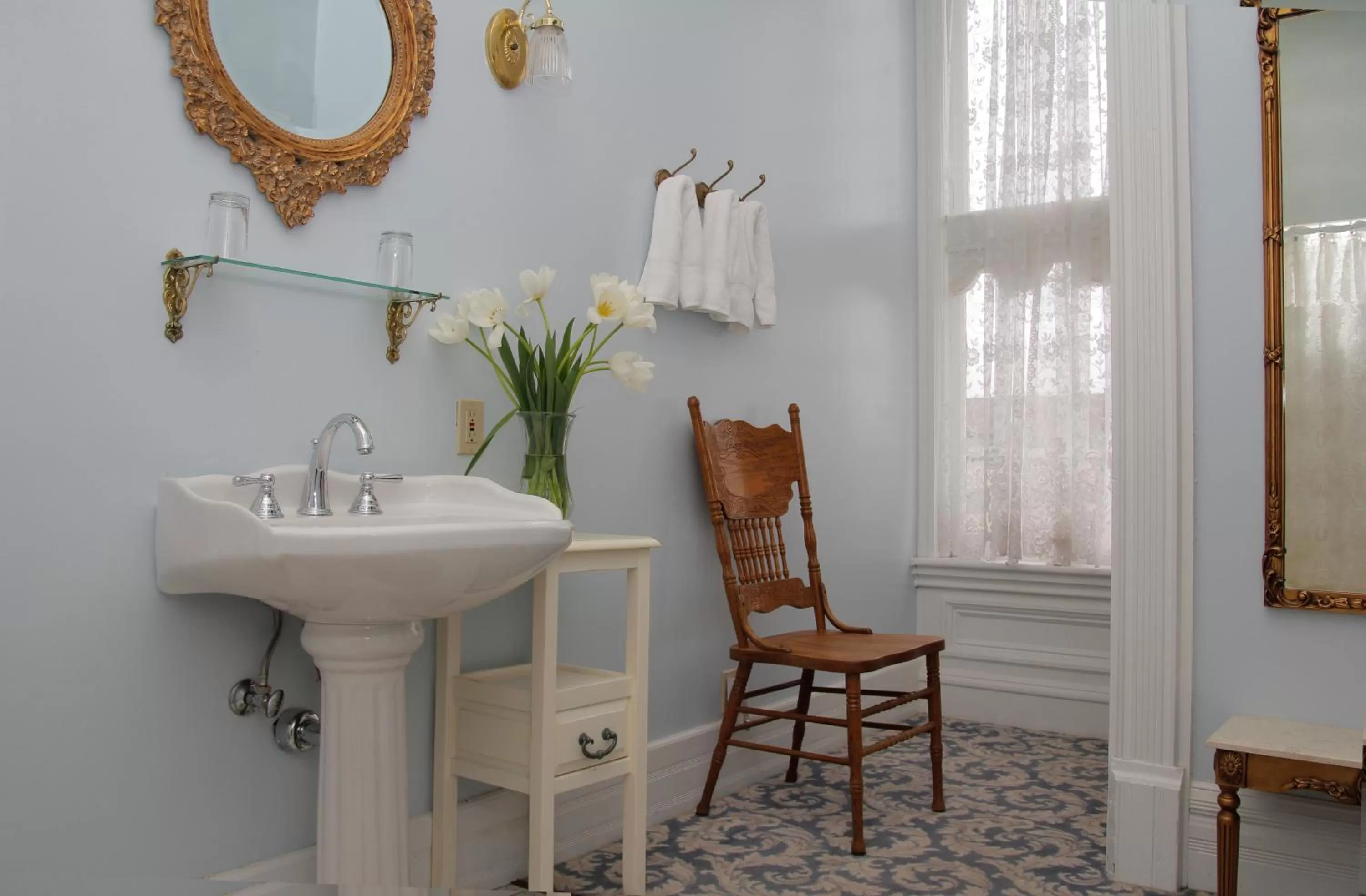 Toilet in Victorian Inn