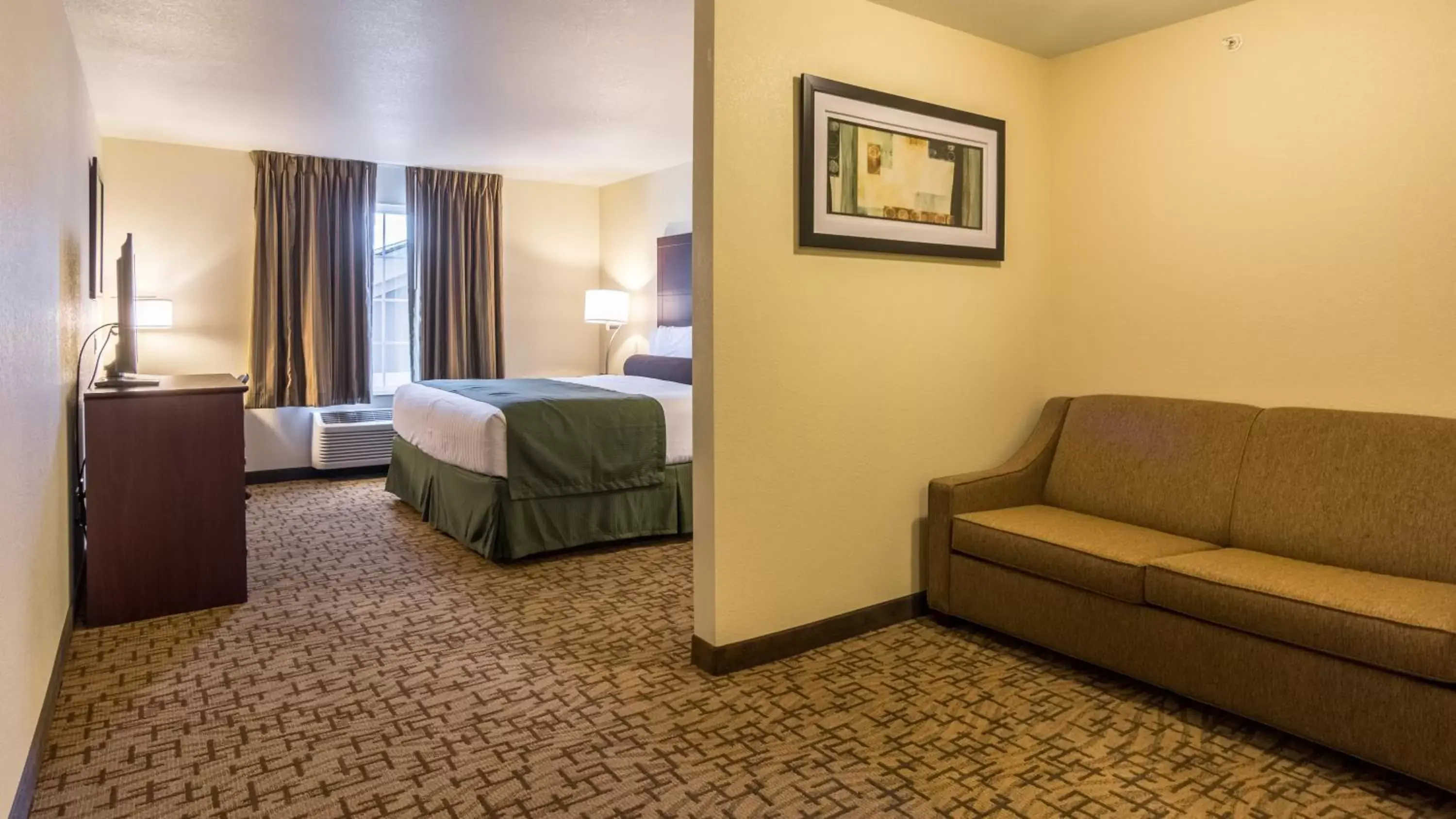 Bed in Cobblestone Hotel & Suites - Greenville