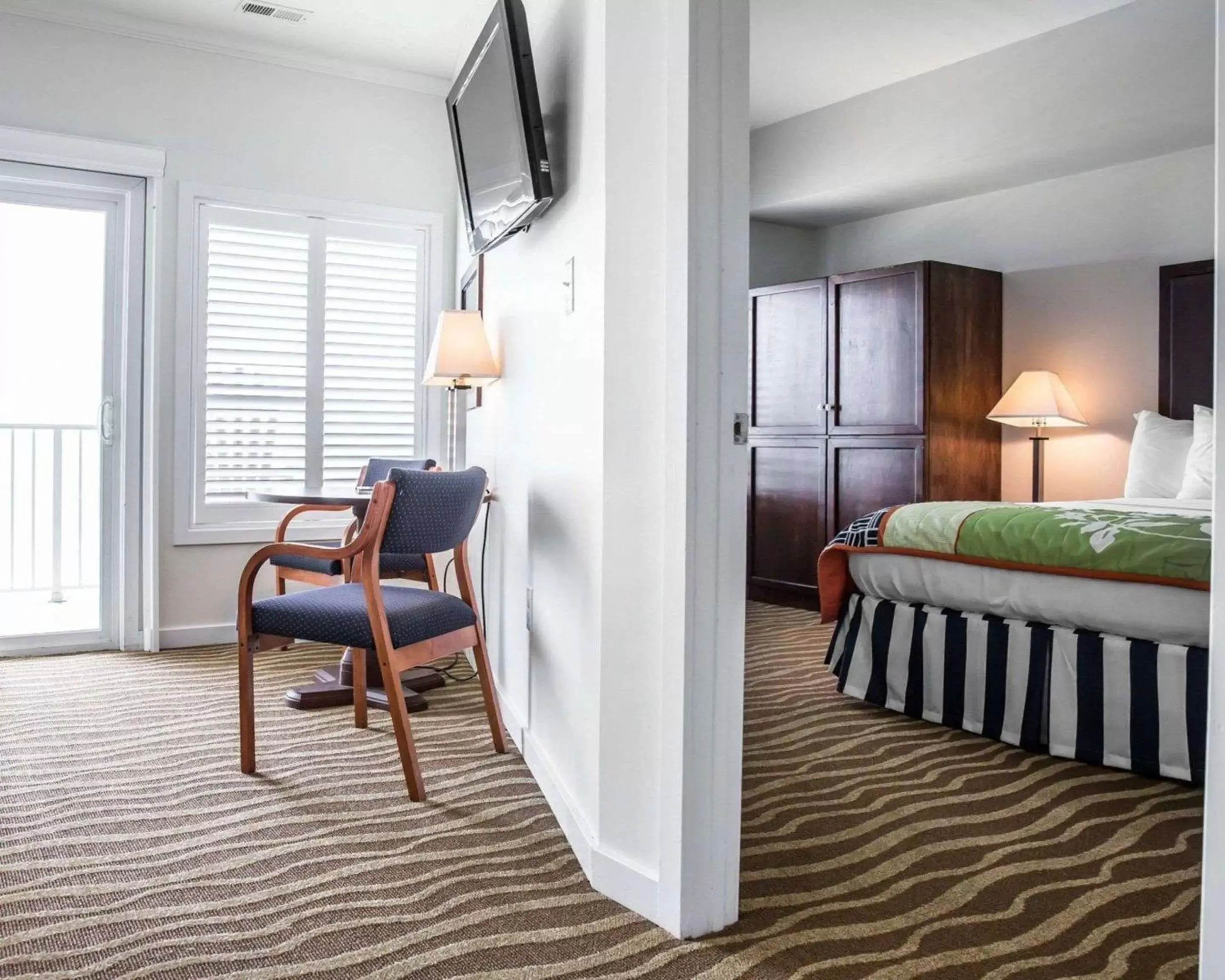 Photo of the whole room in Island Inn & Suites, Ascend Hotel Collection