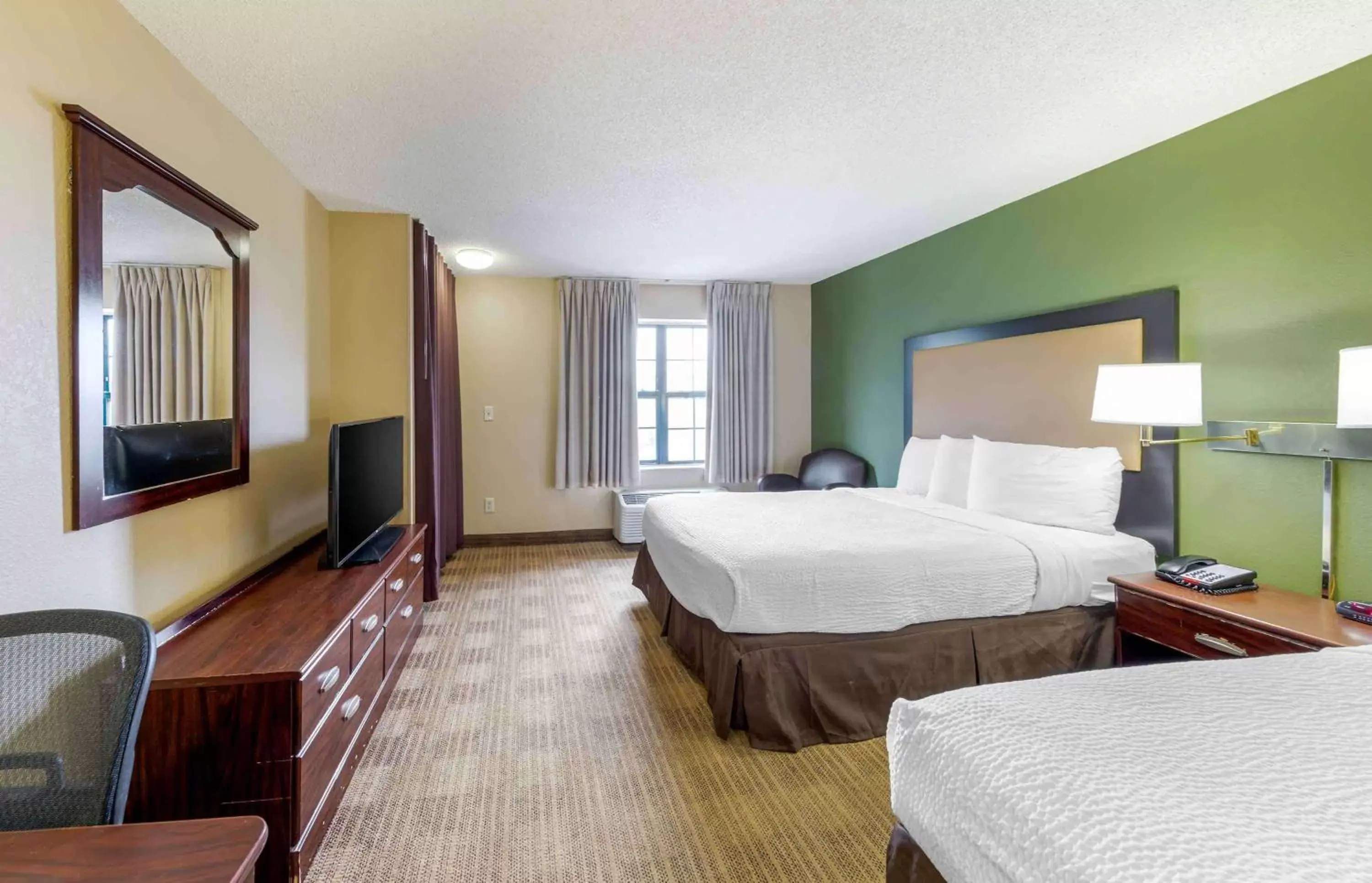 Bedroom, Bed in Extended Stay America Suites - Orange County - Huntington Beach Bedroom, Bed in Extended Stay America Suites - Orange County - Huntington Beach