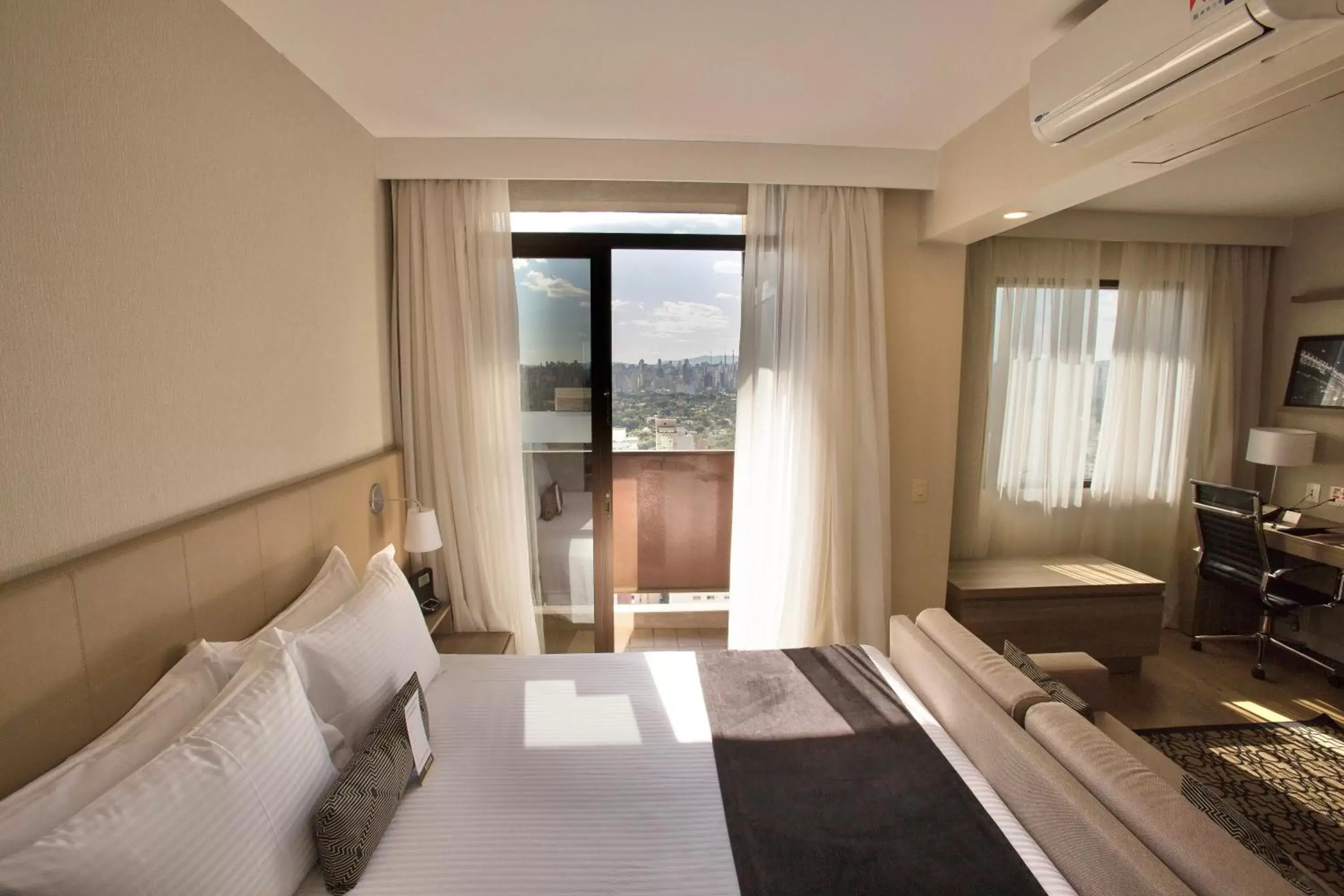 Bedroom, Seating Area in Staybridge Suites São Paulo, an IHG Hotel