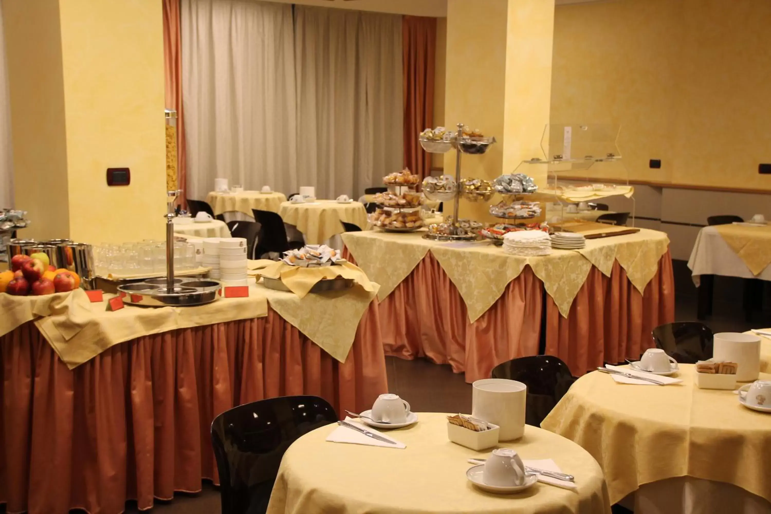 Restaurant/Places to Eat in Sant'Ambroeus