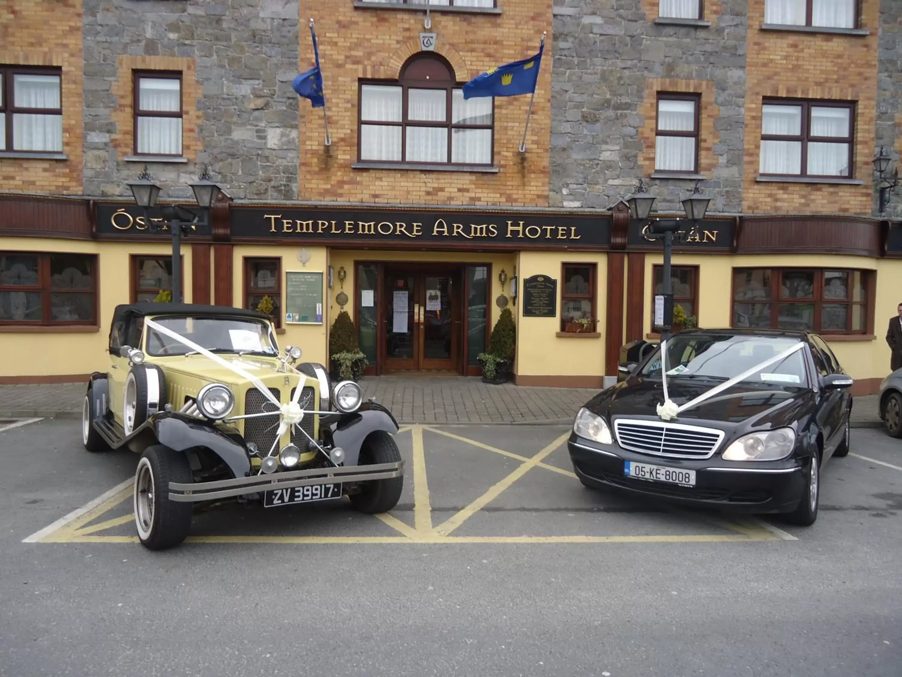 Facade/entrance in Templemore Arms Hotel