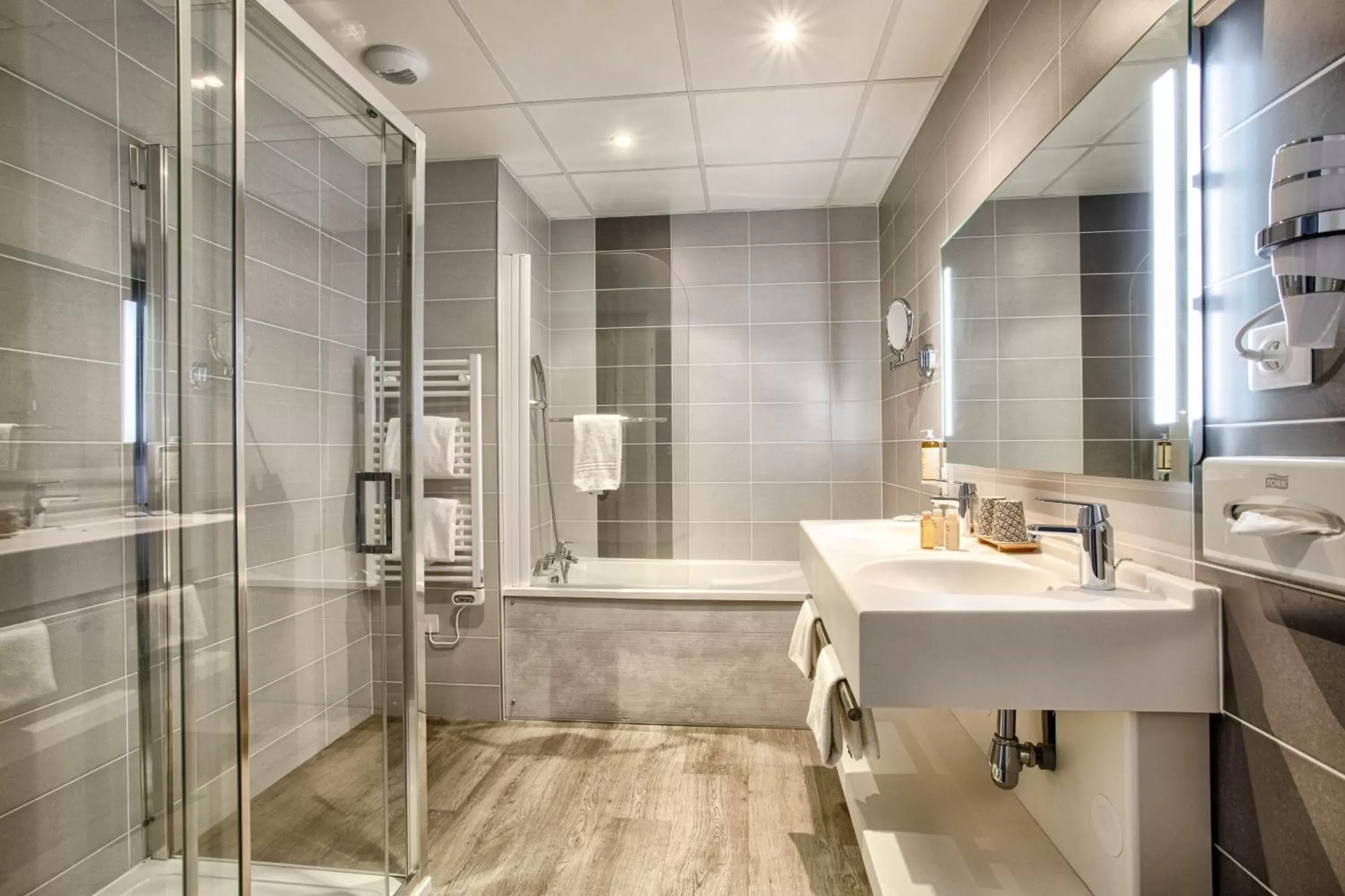 Property building, Bathroom in Mercure Cabourg Hôtel & Spa