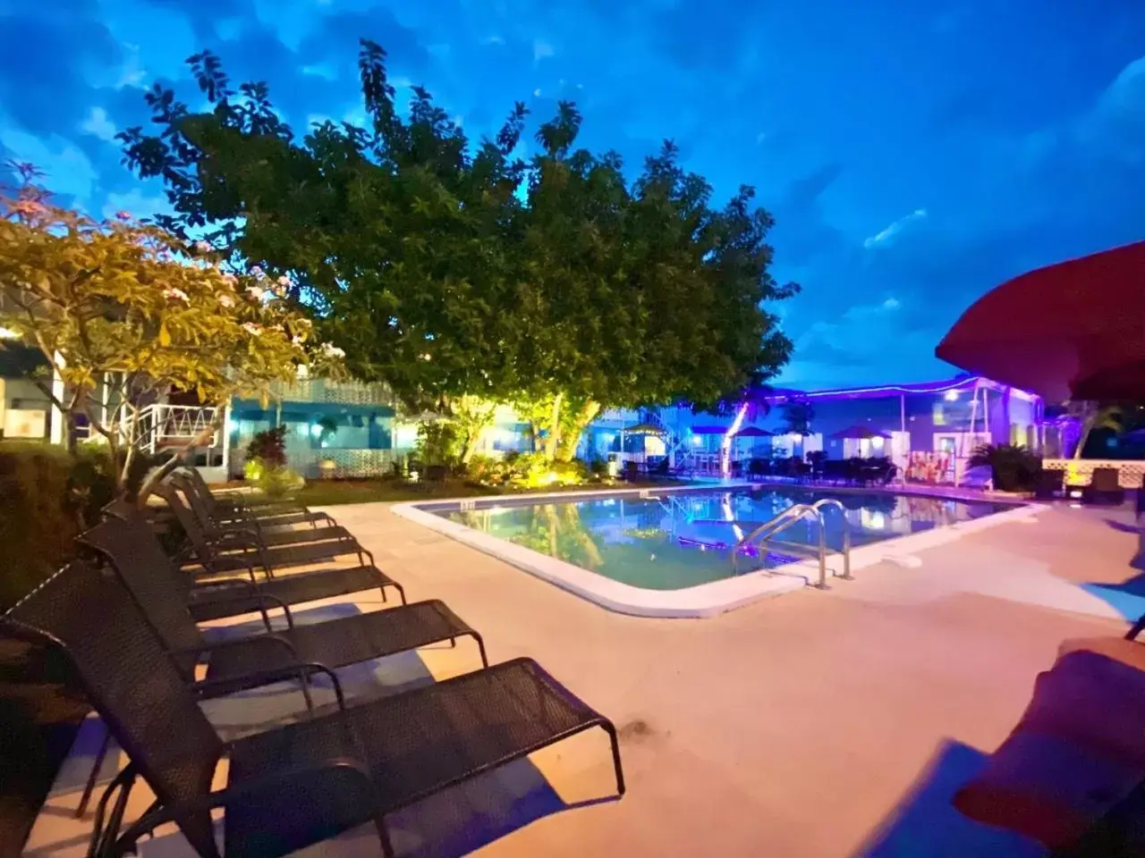 Property building, Swimming Pool in Malibu Resort Motel