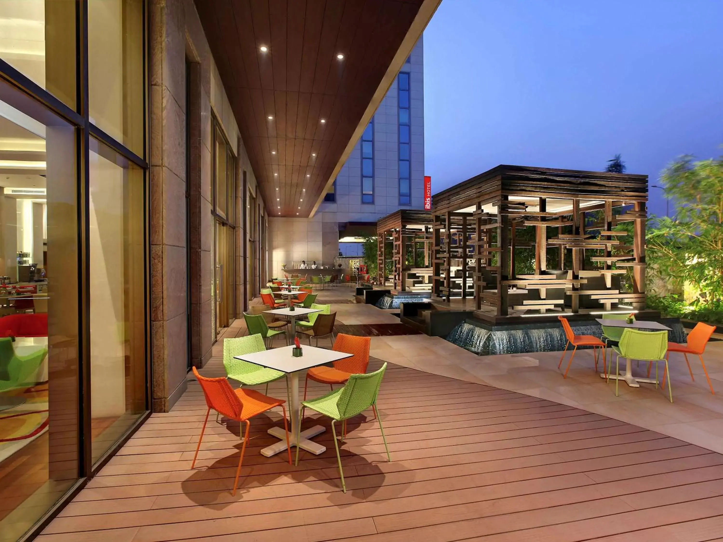 Restaurant/places to eat in ibis New Delhi Aerocity - An AccorHotels Brand