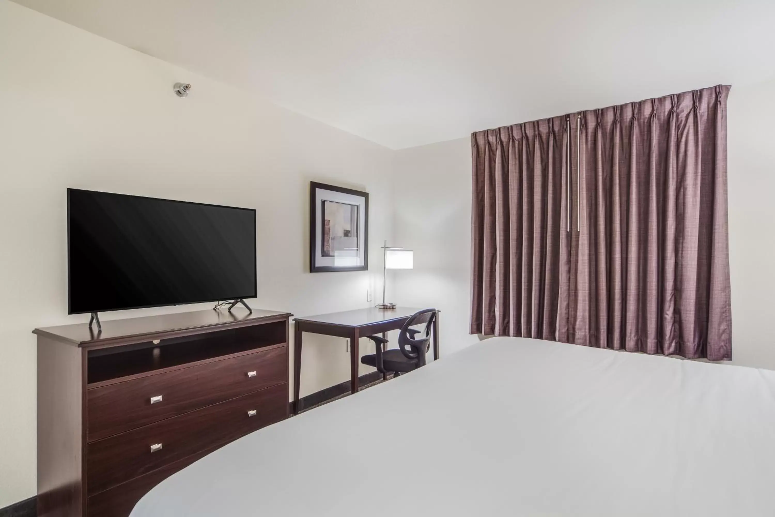 Bed in Cobblestone Hotel & Suites - Cozad