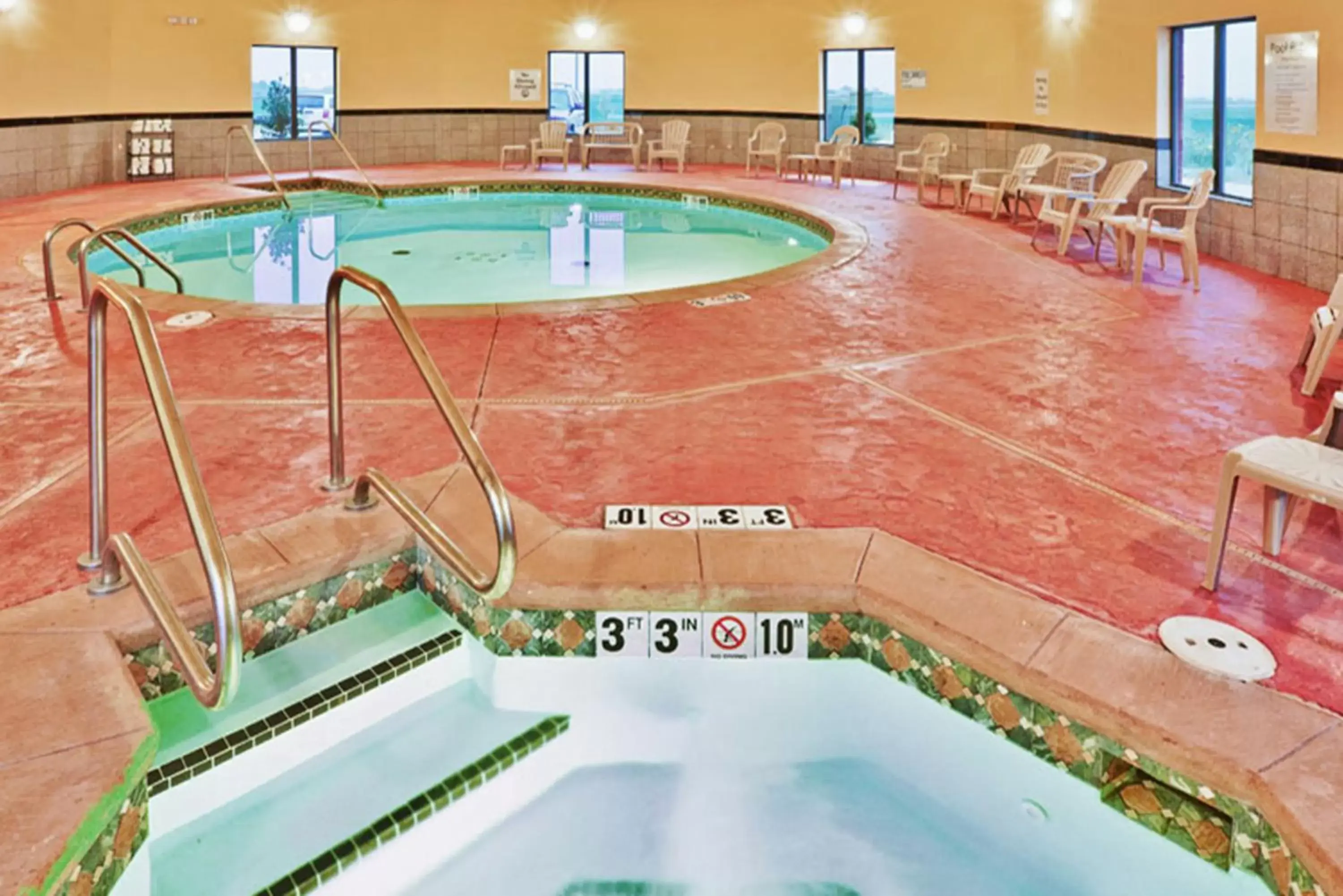 Swimming Pool in Holiday Inn Express & Suites Perry, an IHG Hotel