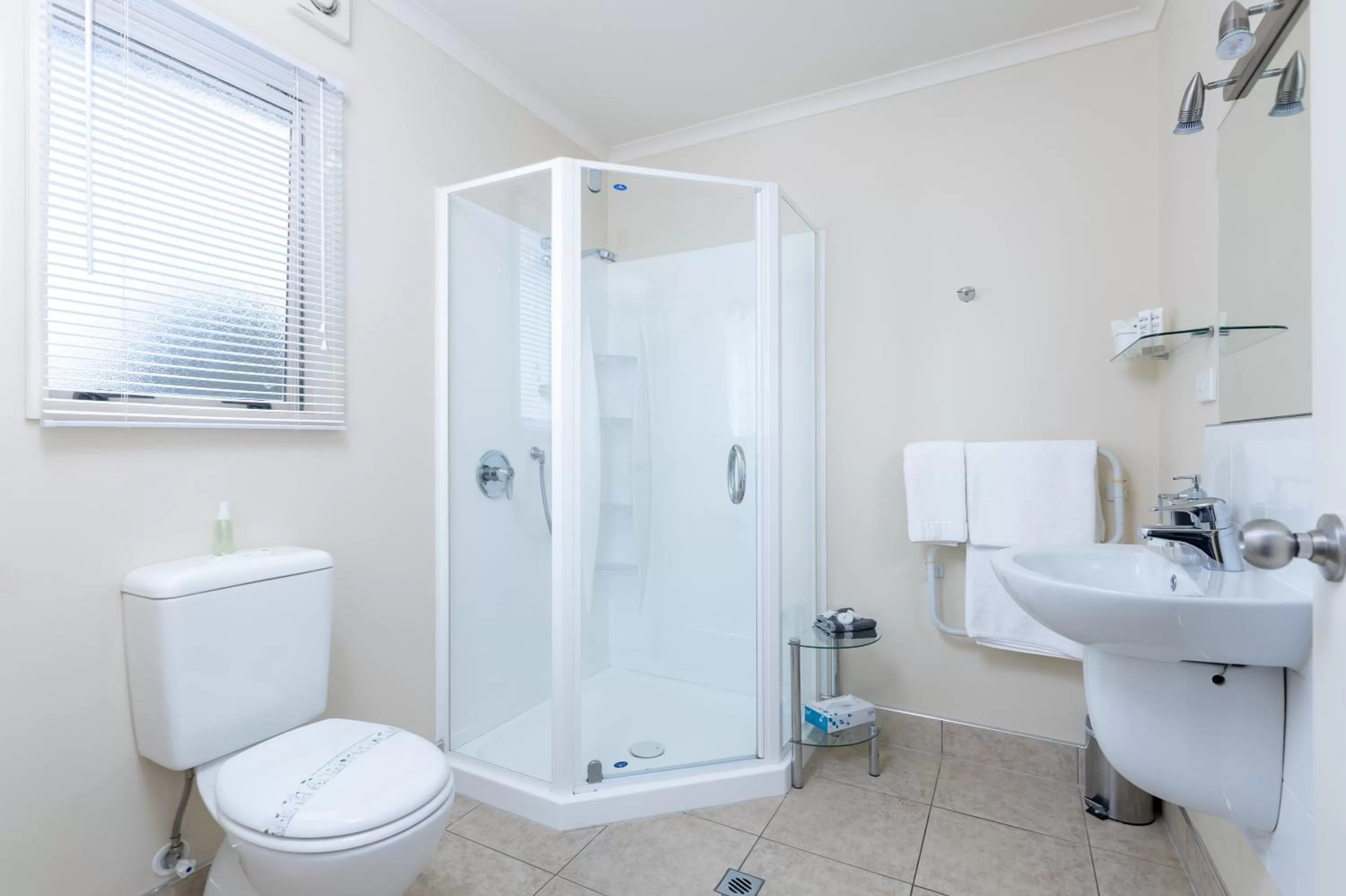 Shower in BK's Chardonnay Motor Lodge