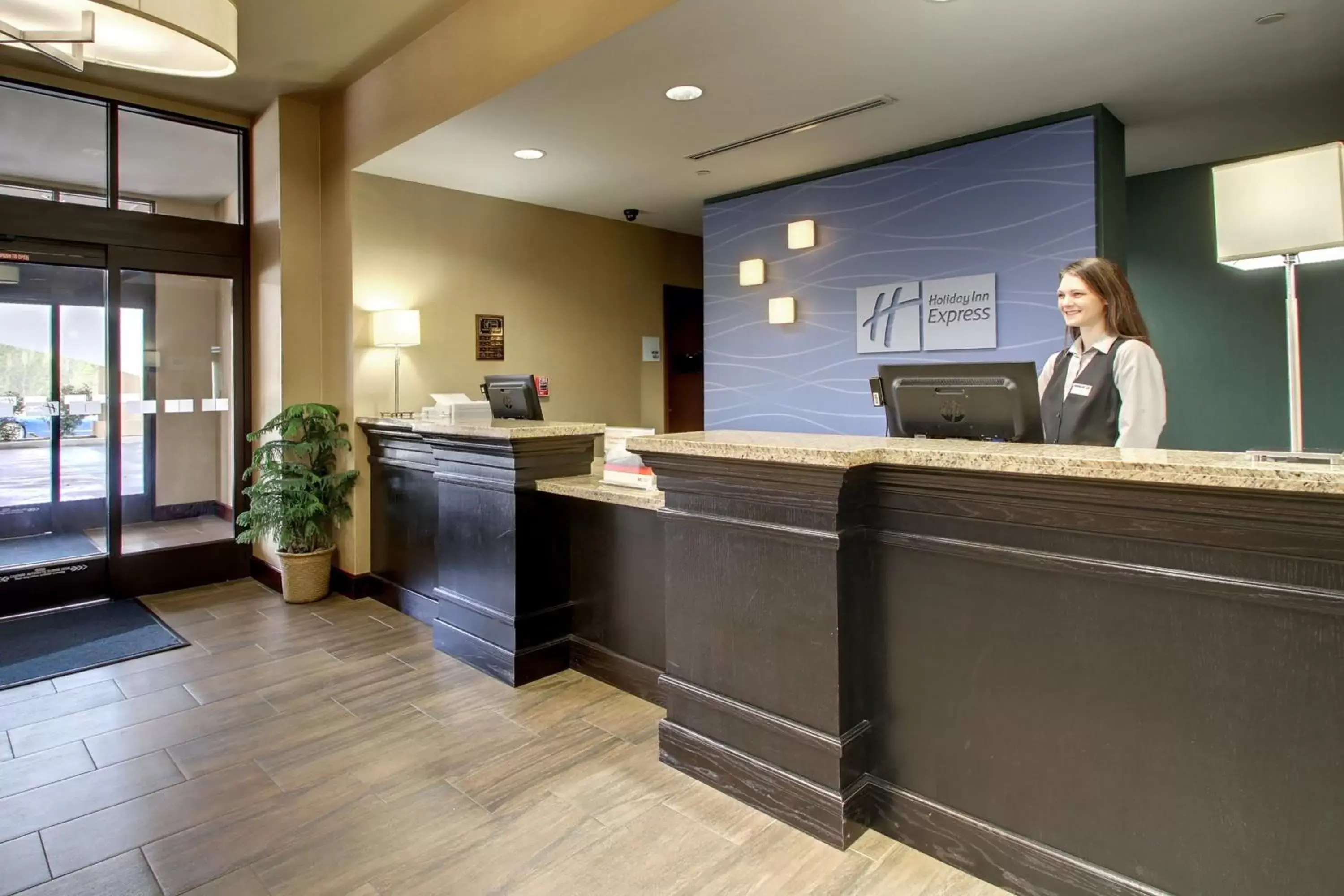 Property building, Lobby/Reception in Holiday Inn Express Natchez South West, an IHG Hotel