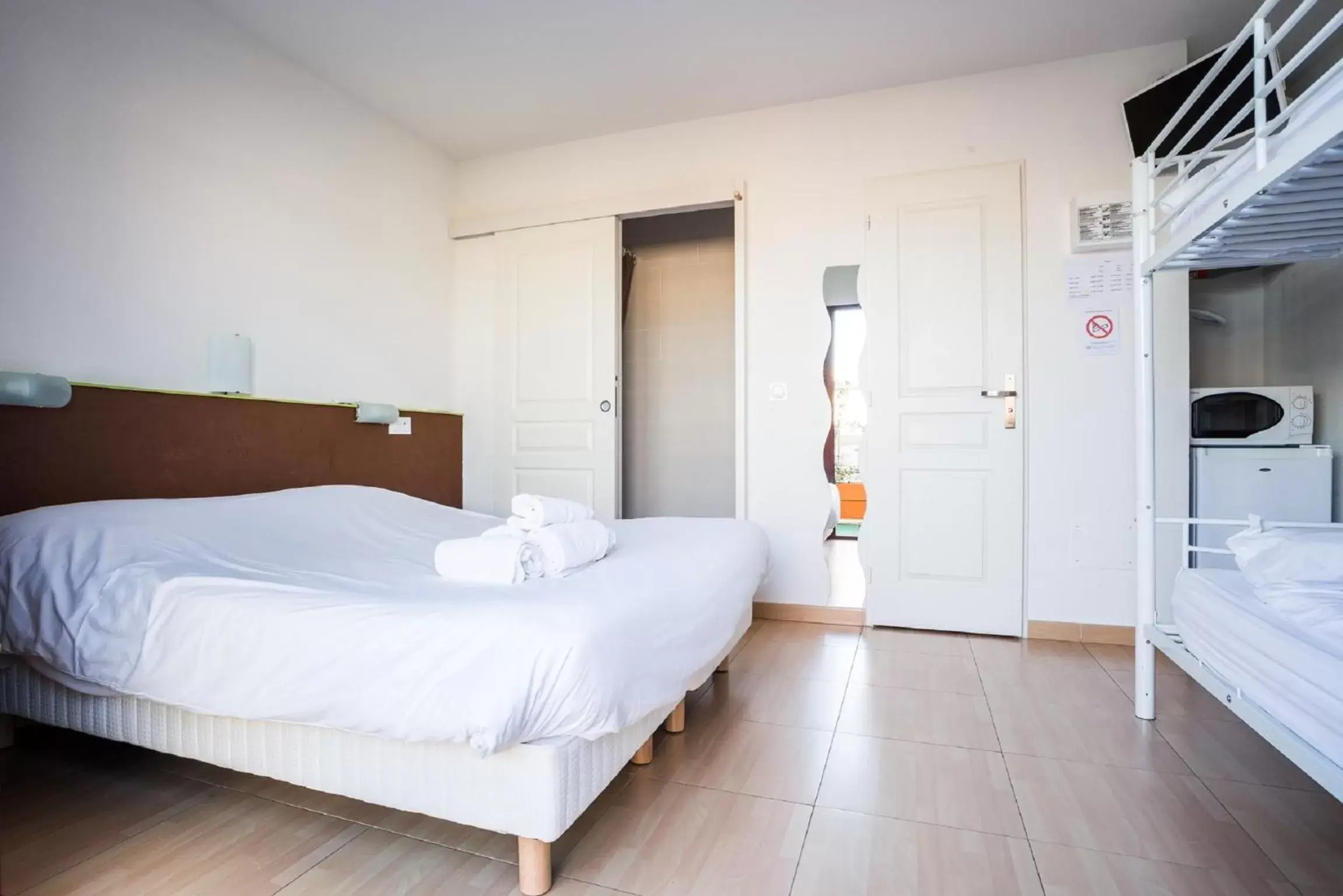 Bedroom, Bed in Hôtel Acajou