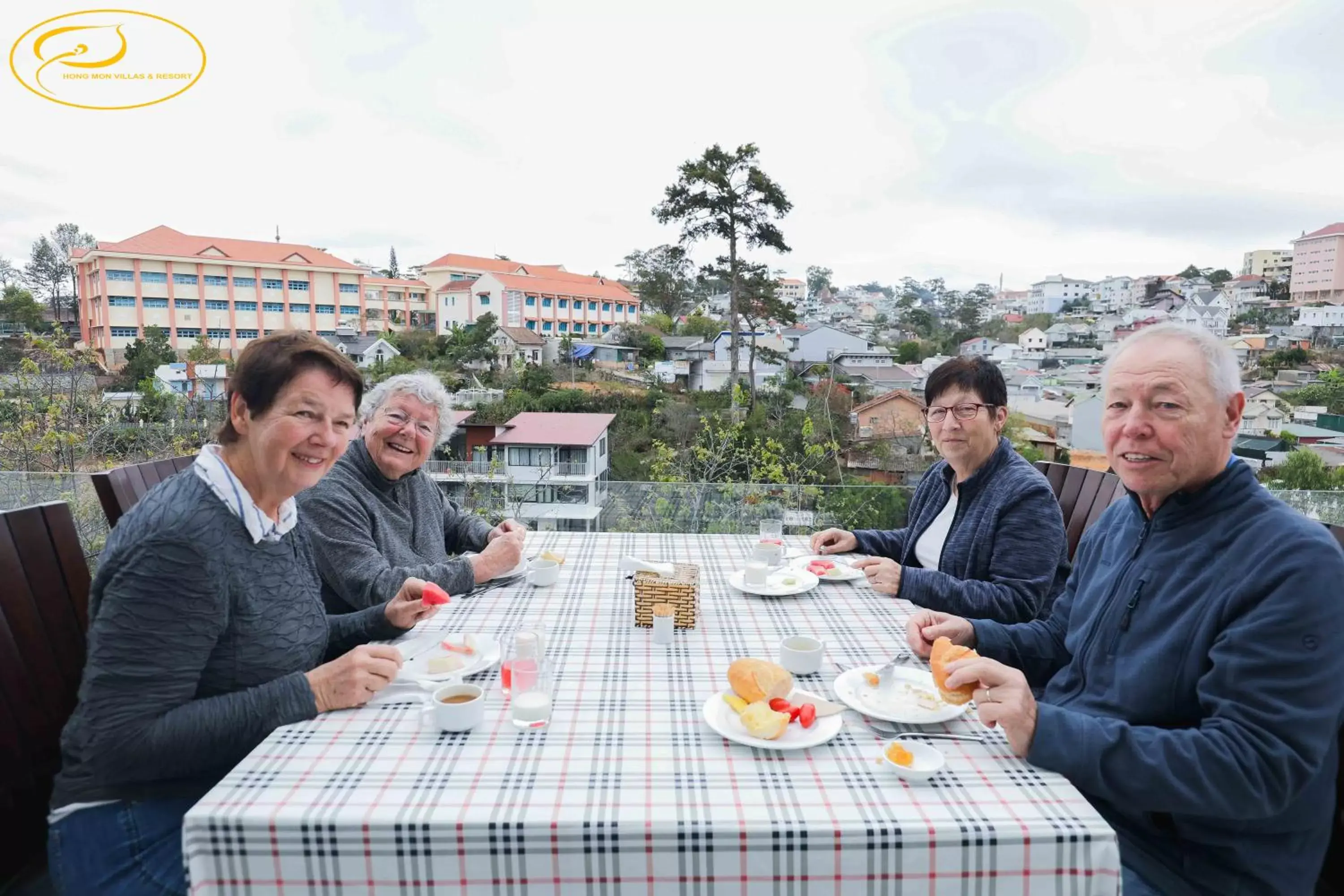 Food and drinks, Guests in Hong Mon Villa