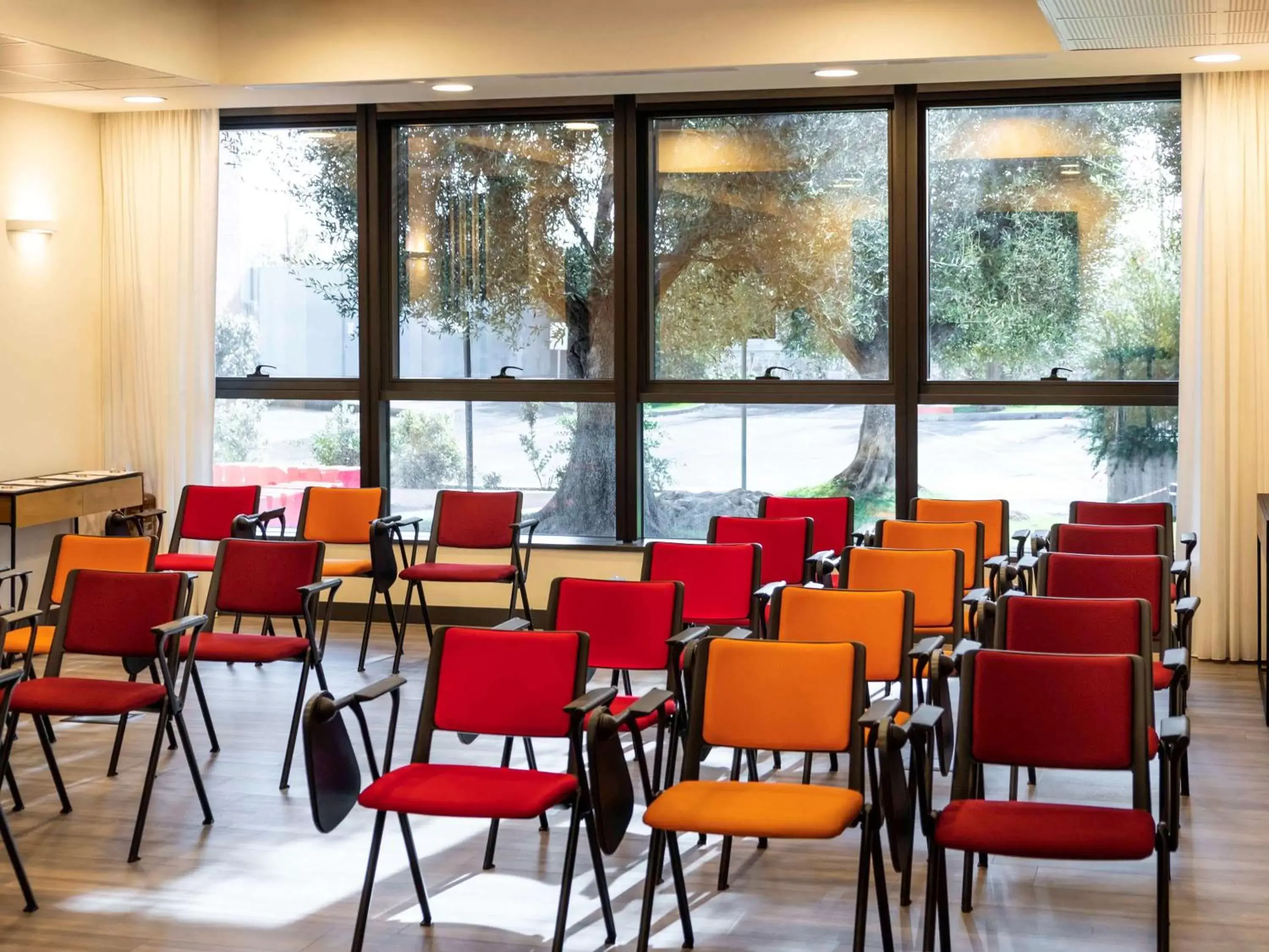 Meeting/conference room, Restaurant/Places to Eat in Ibis Roma Fiera