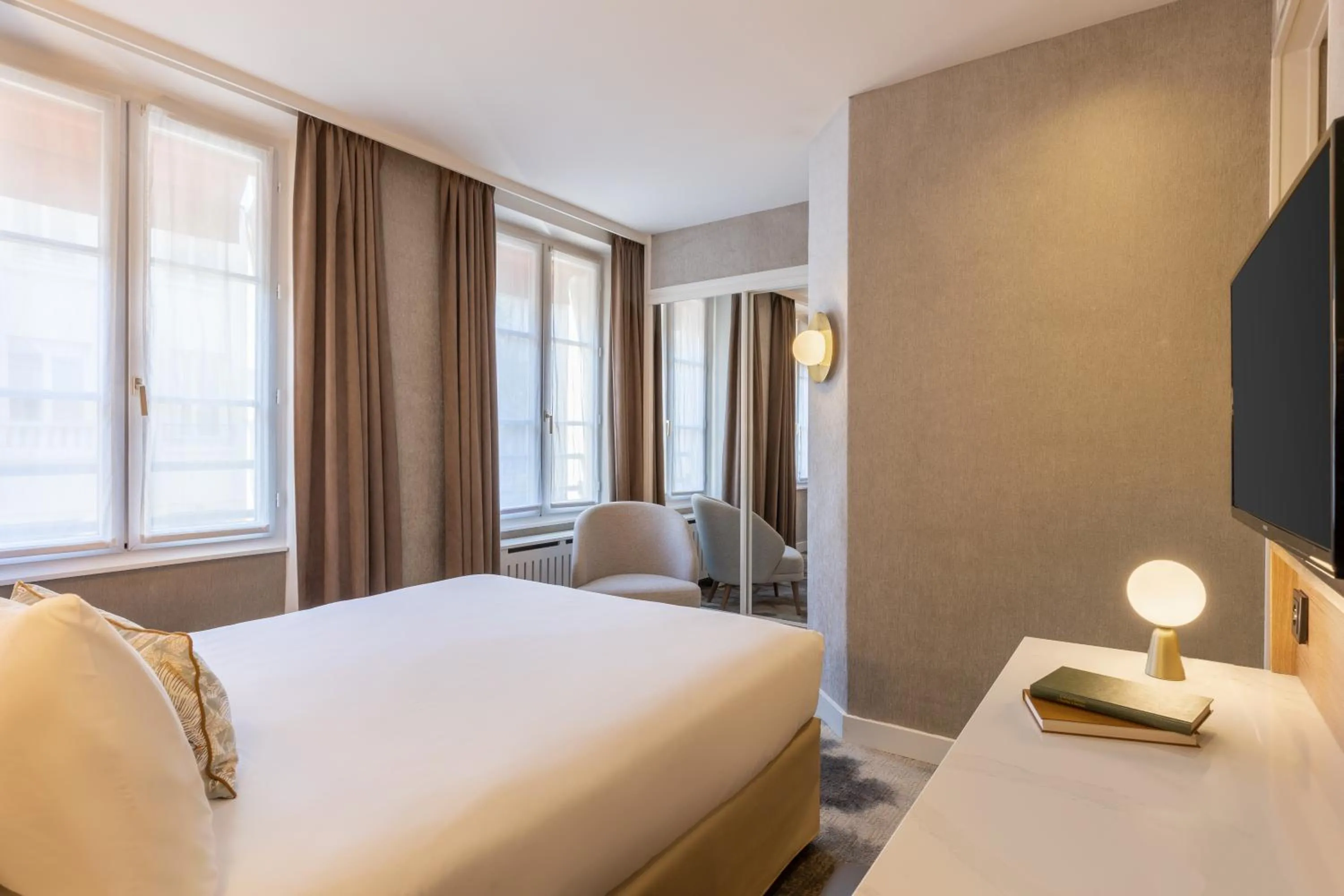 Photo of the whole room, Bed in Best Western Saint-Louis - Grand Paris - Vincennes