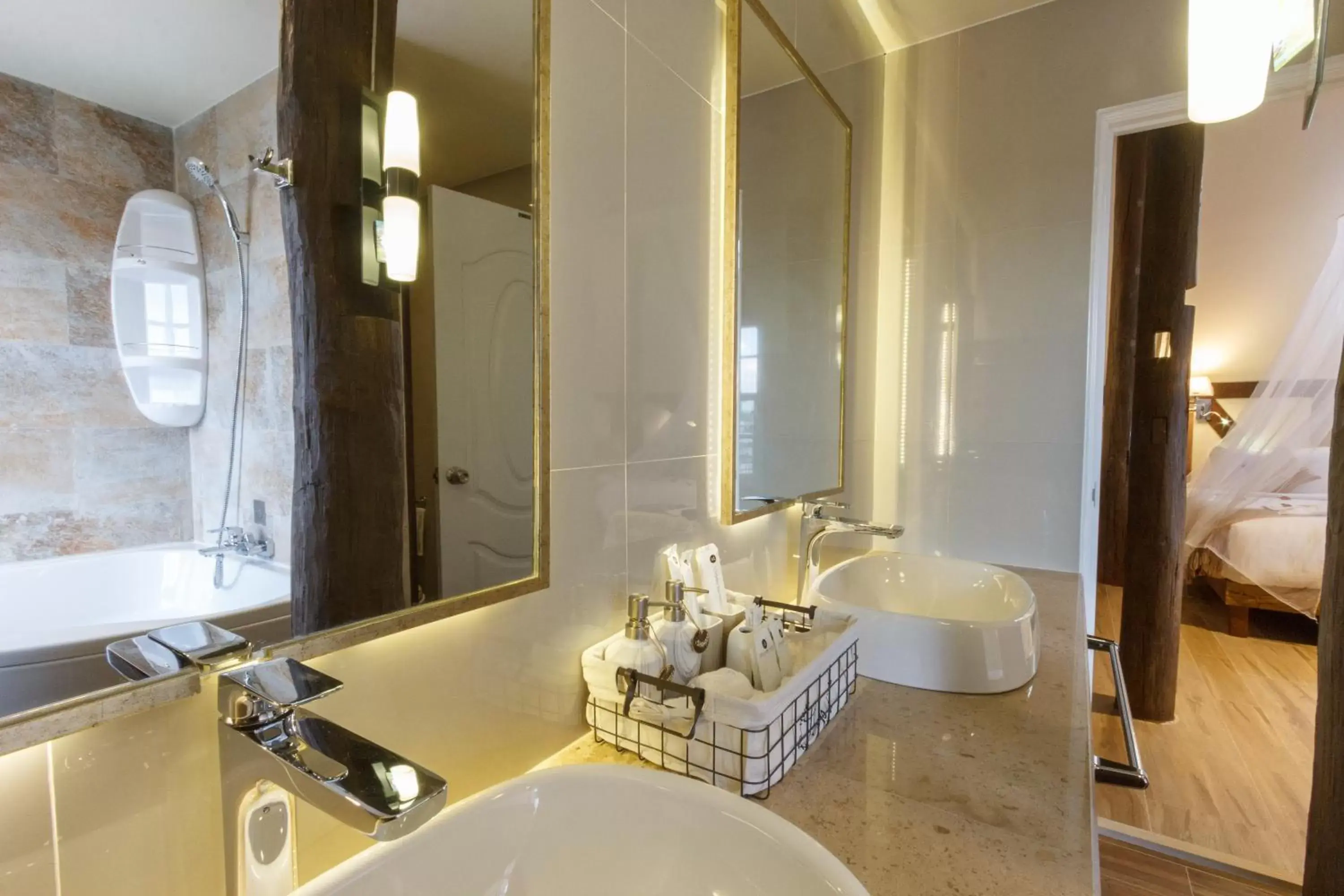Bathroom in Le Charcoa Hotel