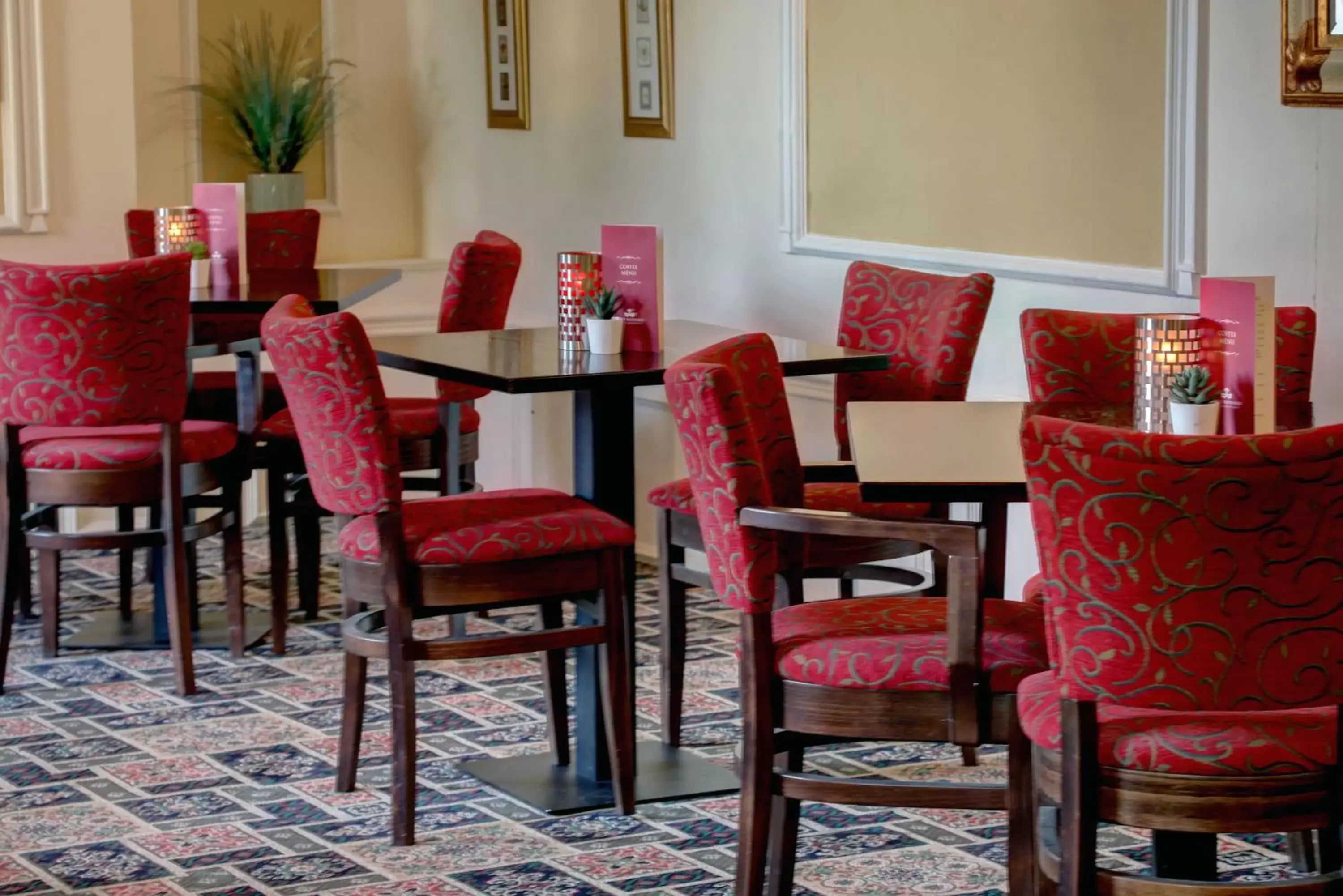 Lounge or bar, Restaurant/Places to Eat in Best Western Plus West Retford Hotel