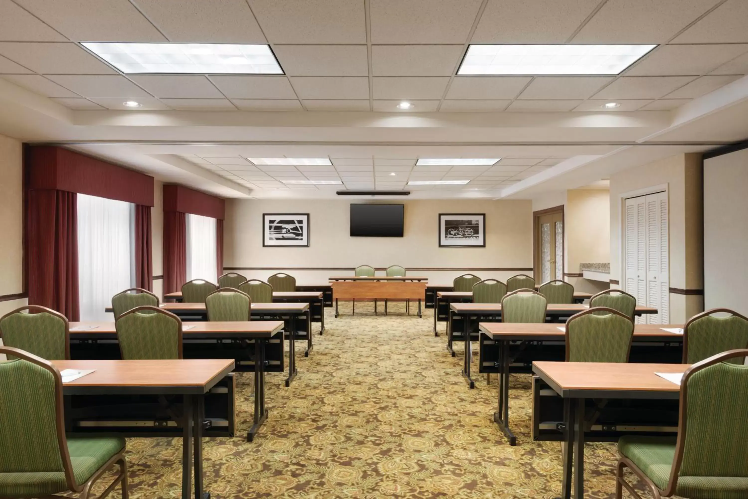 Meeting/conference room in Country Inn & Suites by Radisson, Des Moines West, IA