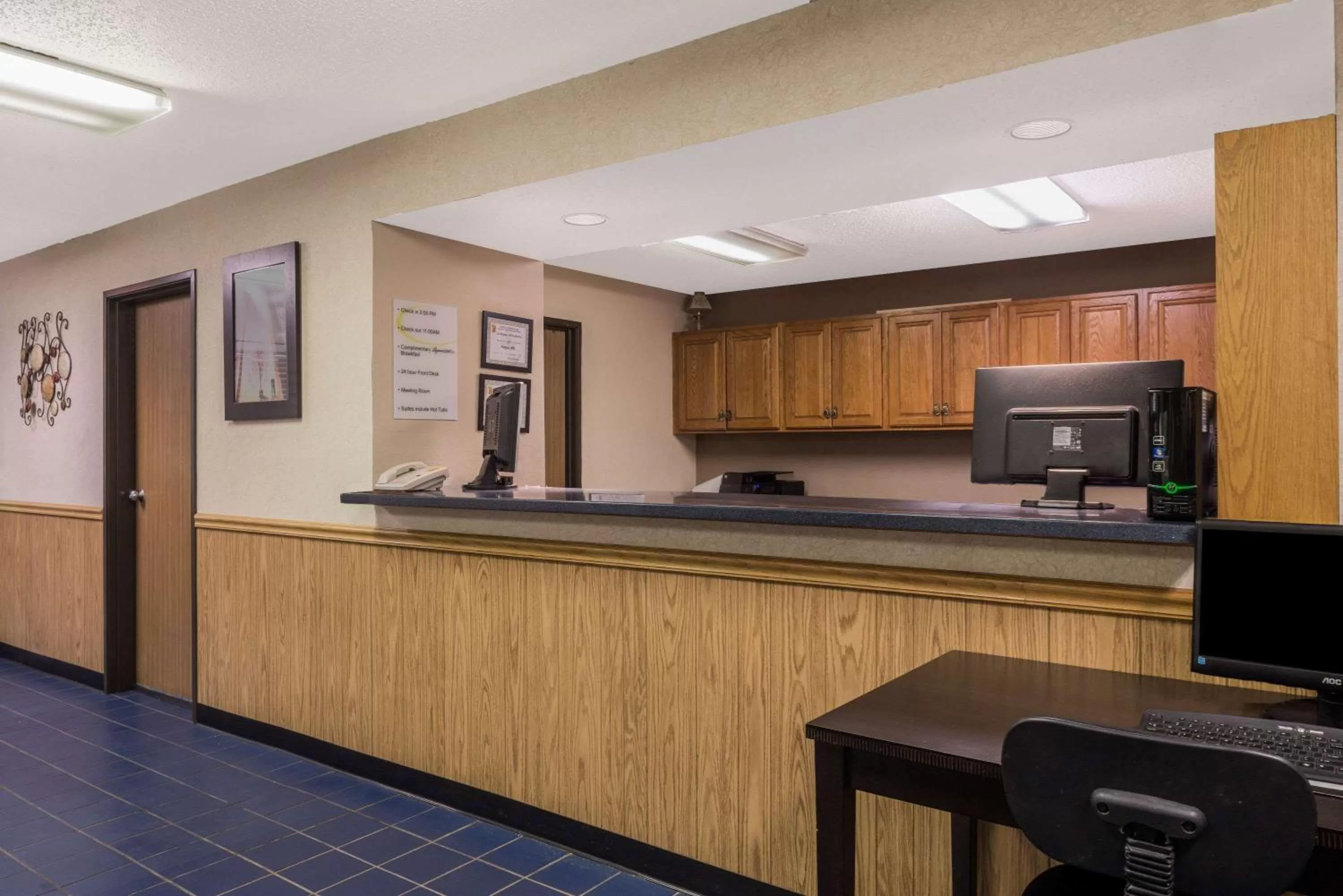 Lobby or reception in Super 8 by Wyndham Potosi
