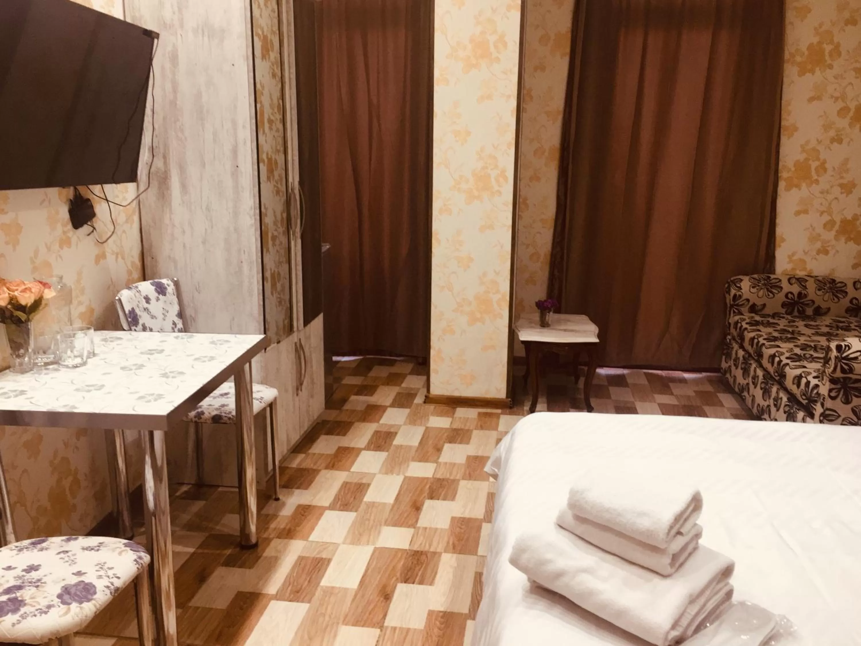 Communal lounge/ TV room in Hotel Tourist