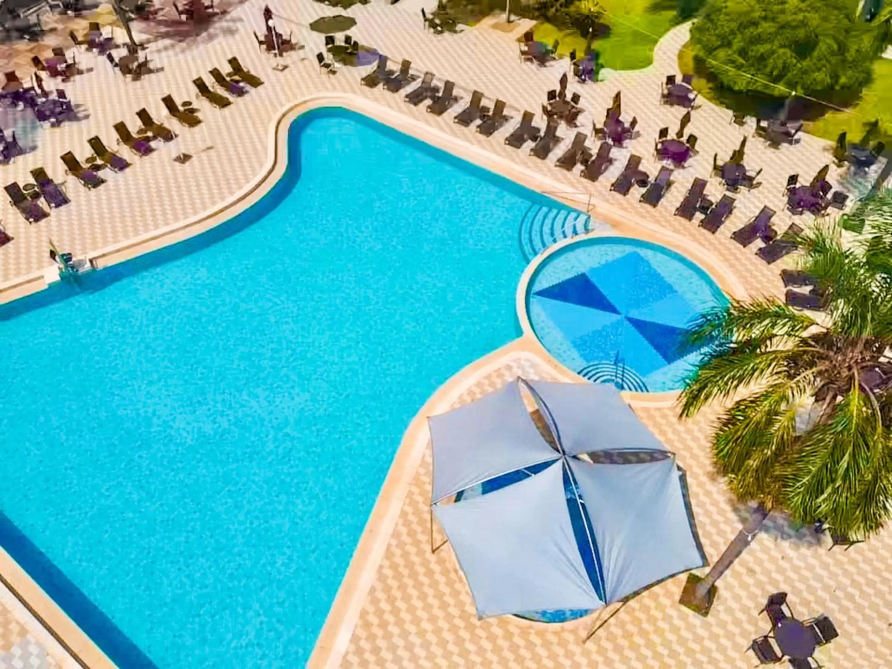 Swimming pool in Grand Carimã Resort & Convention Center