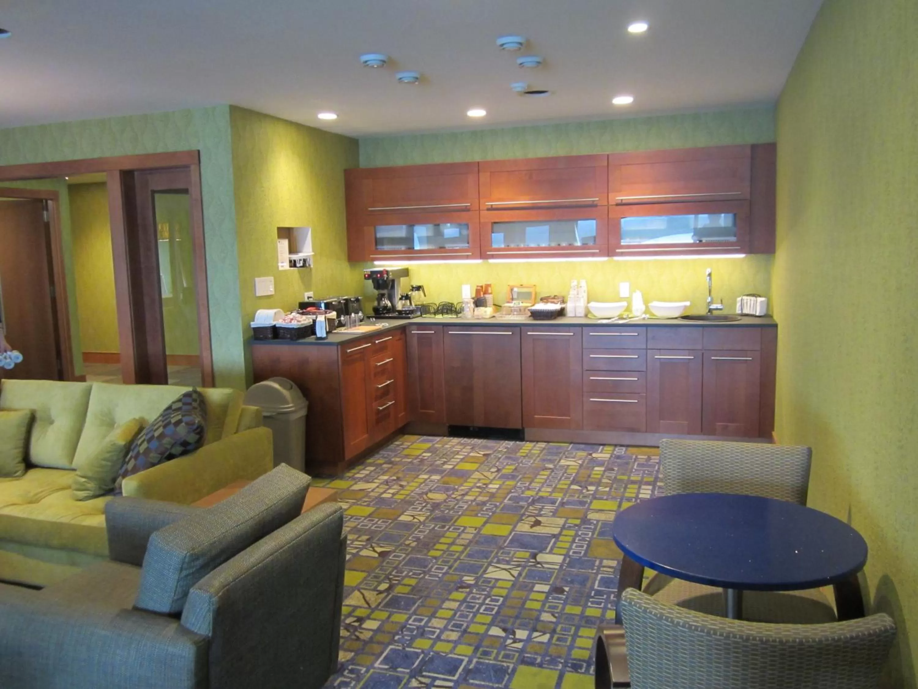 Coffee/tea facilities in Inn on the Harbour