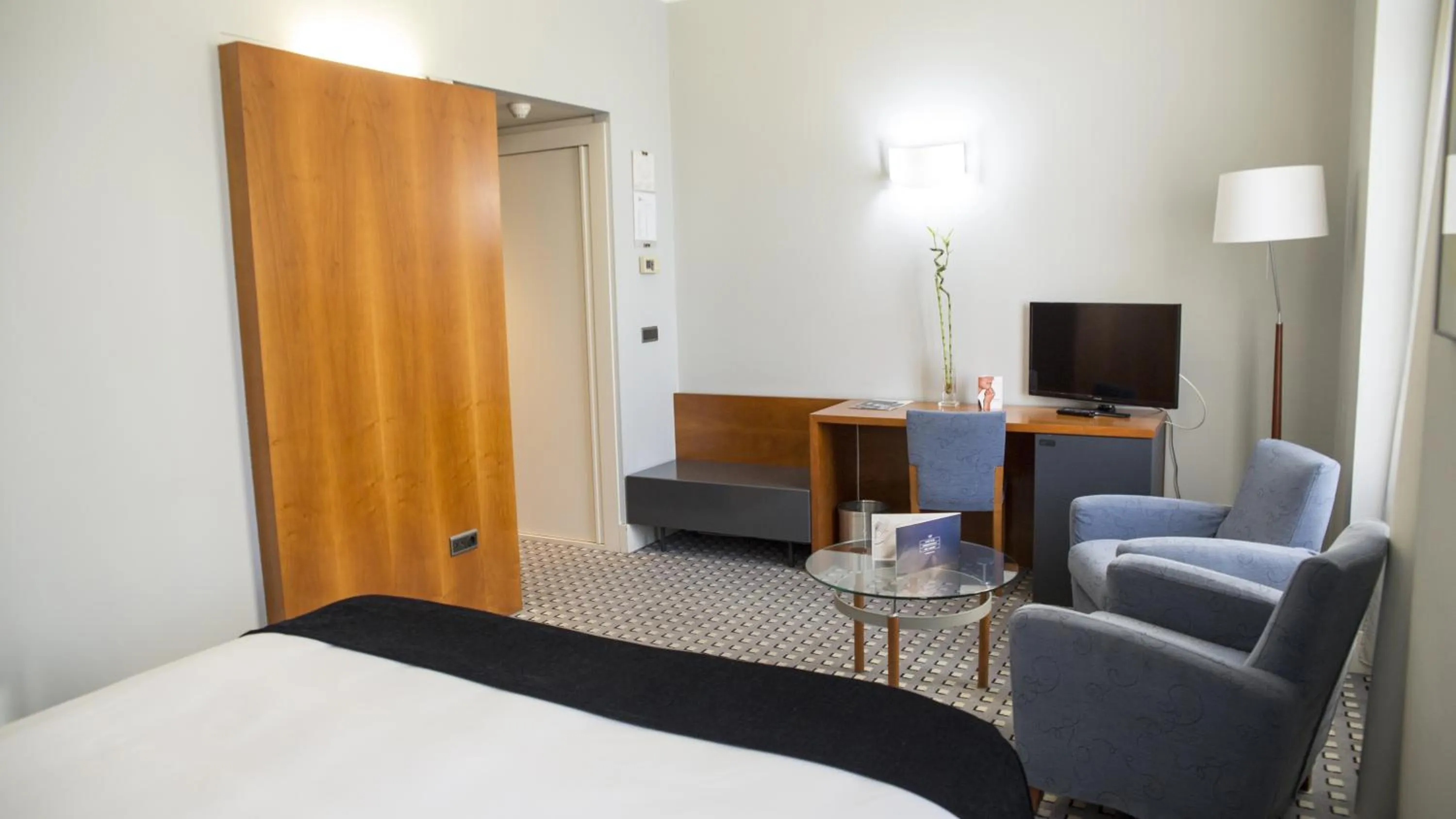 Photo of the whole room, Bed in Gran Hotel Albacete