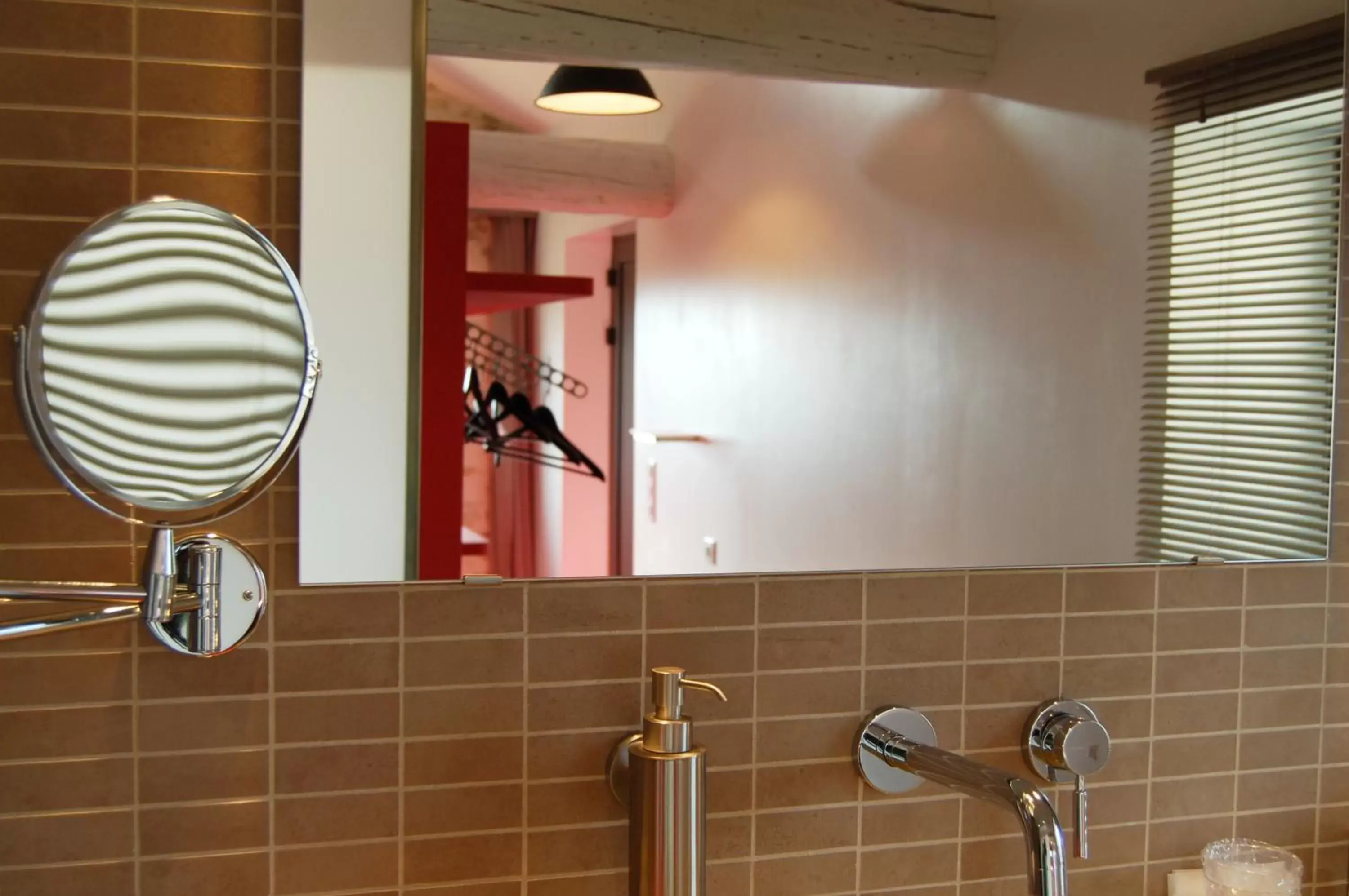 Bathroom in Le Jour et la Nuit, Maison d'hôtes