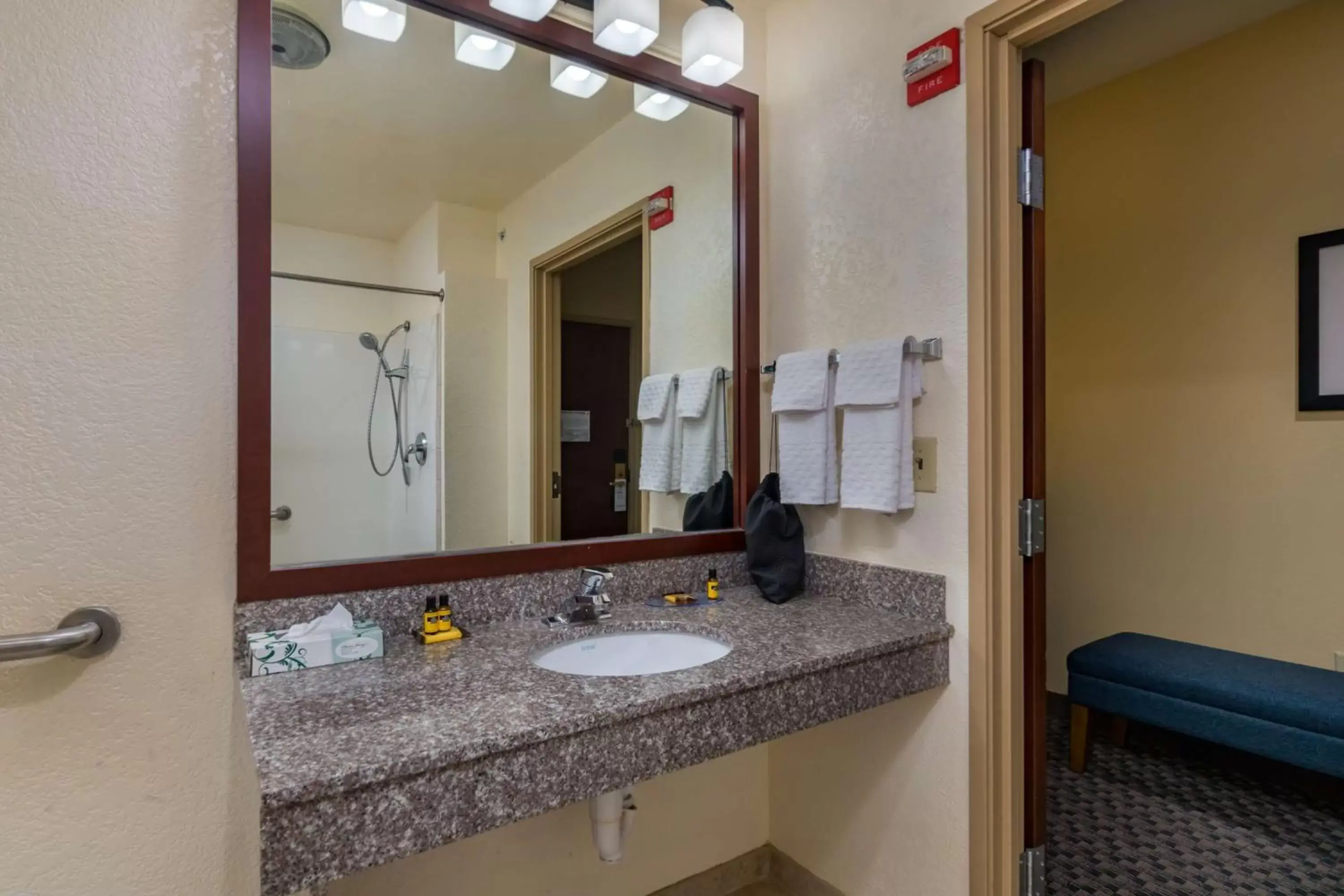 Bathroom in Best Western Plus Shamrock Inn & Suites