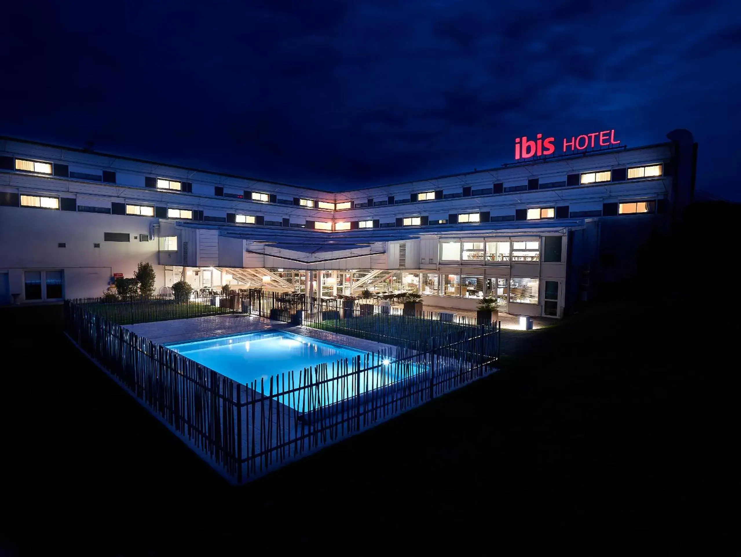 Facade/entrance, Swimming Pool in ibis Site du Futuroscope