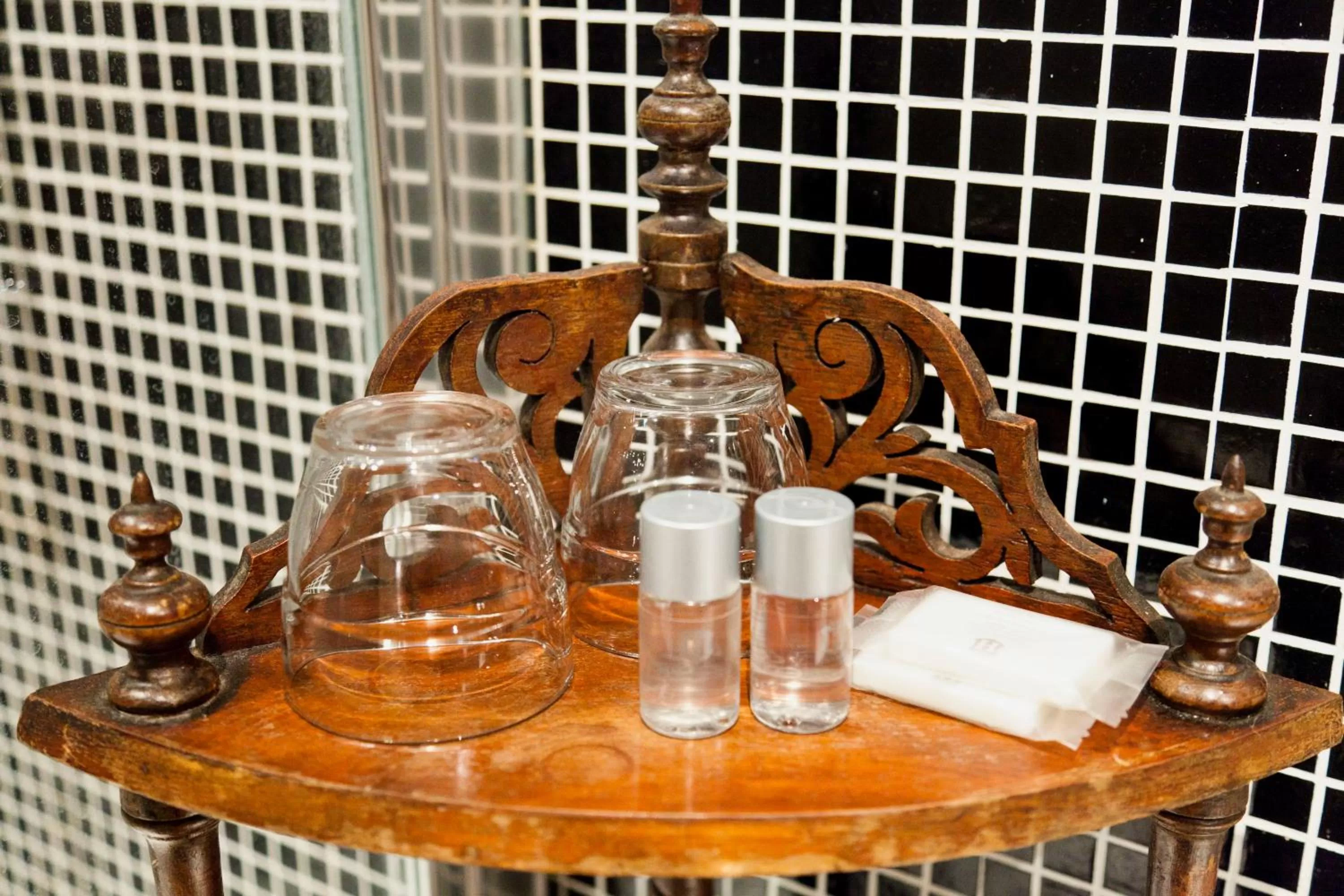 Other in Hotel Diamonds and Pearls