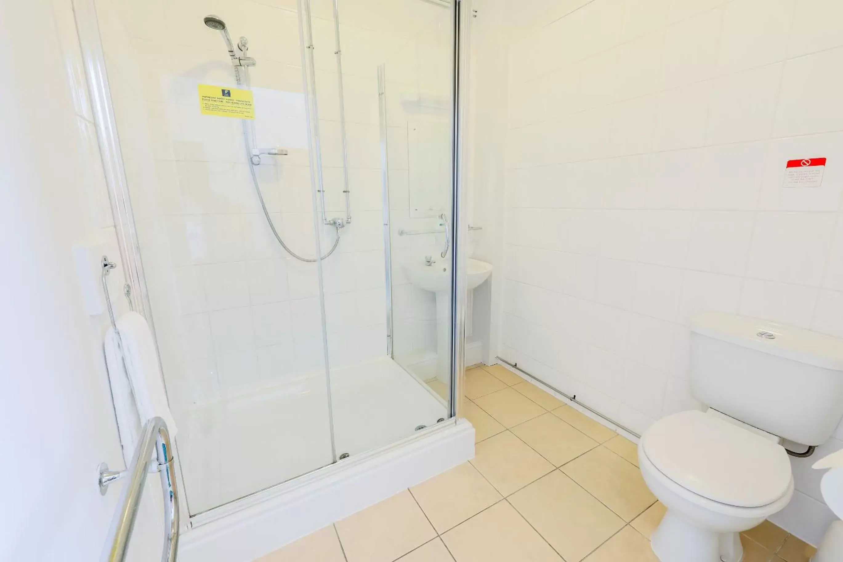 Bathroom in The Clee Hotel - Cleethorpes, Grimsby, Lincolnshire