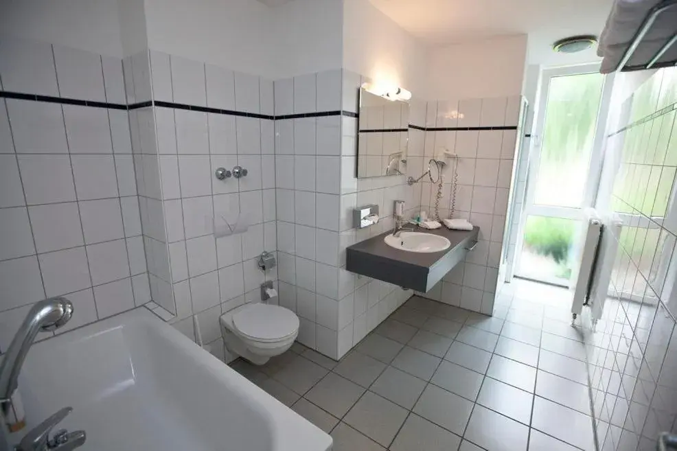 Bathroom in Hotel Rheinpark Rees