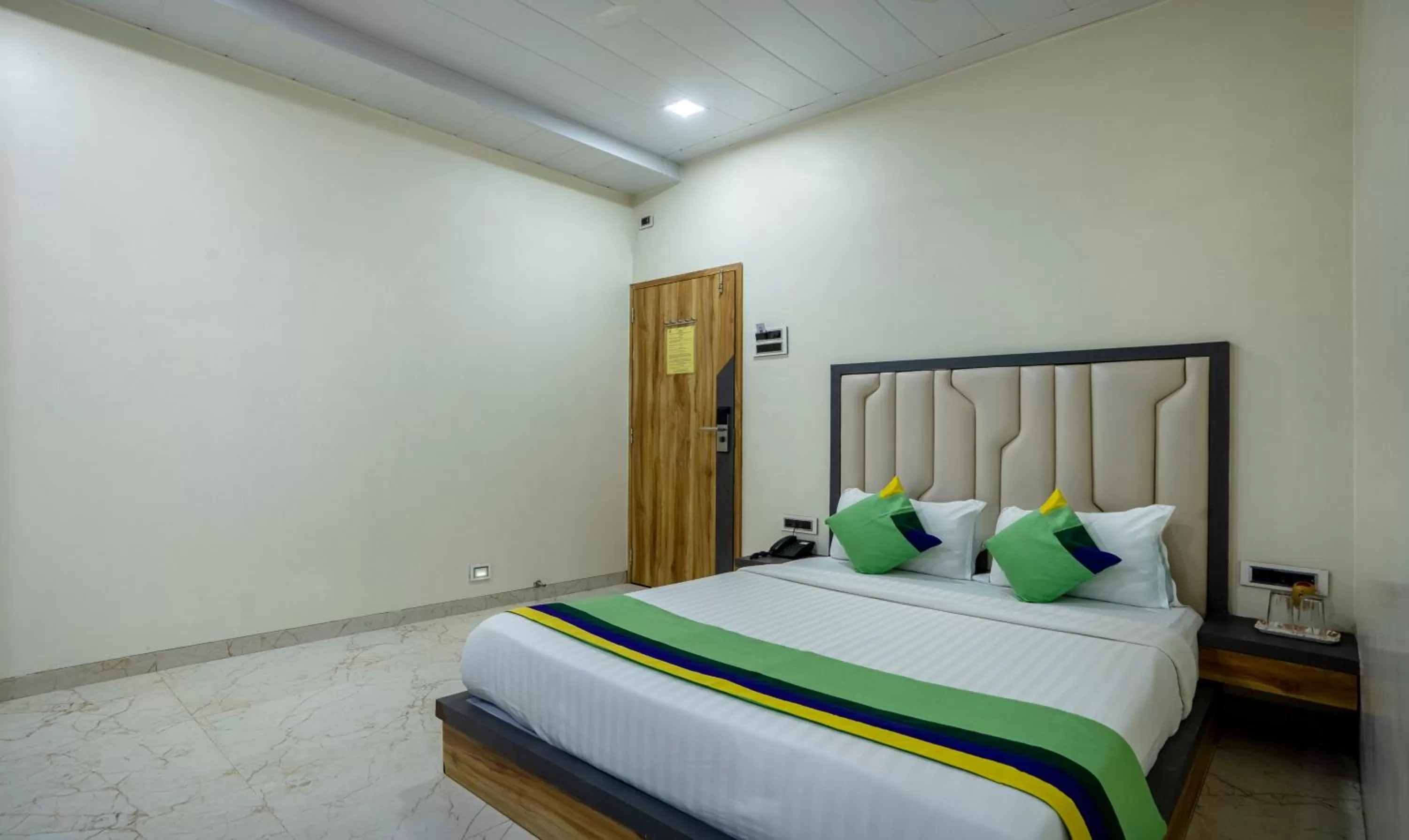 Bed in Treebo Zaid International Powai