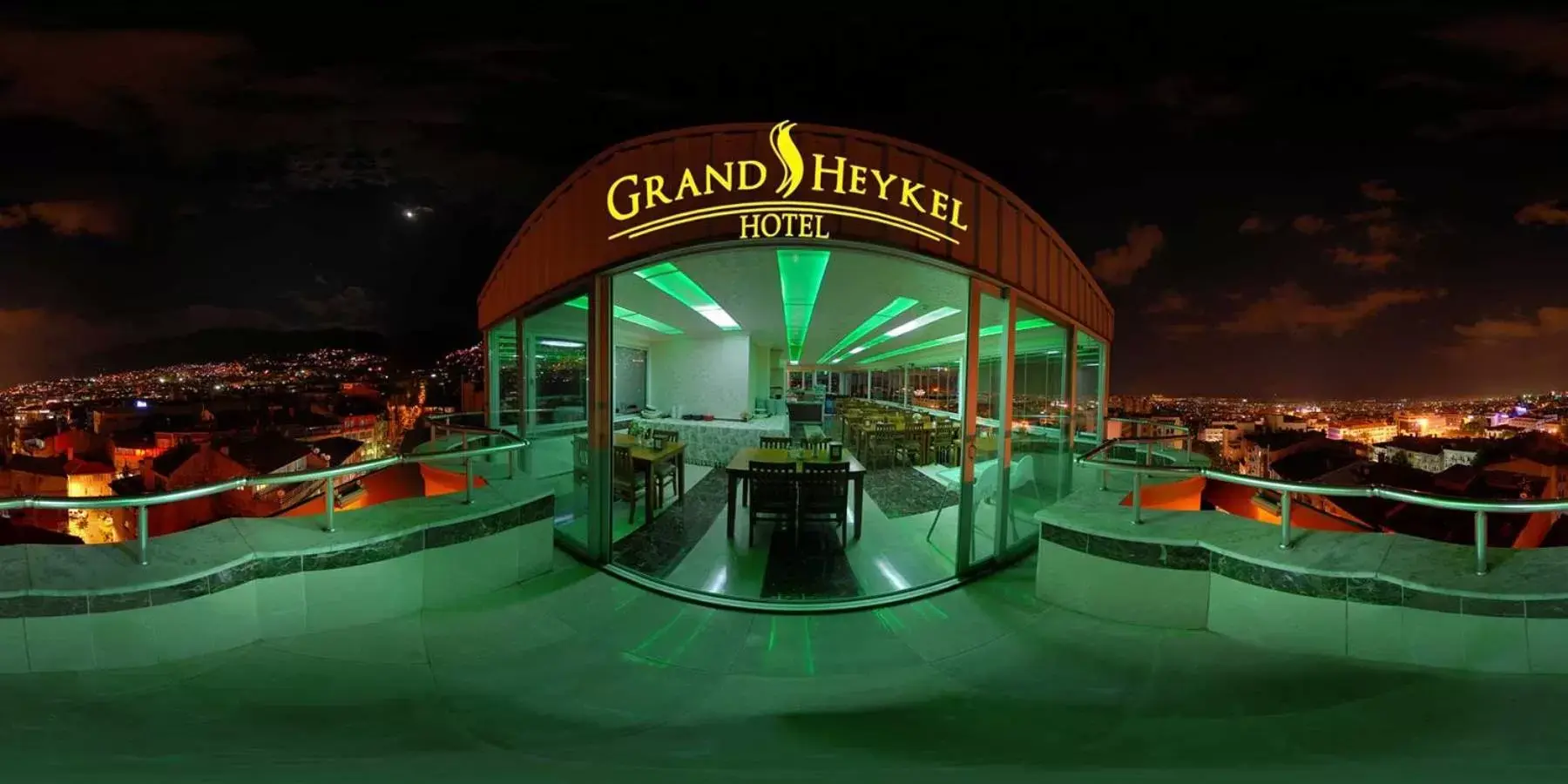 Night in Hotel Grand Heykel