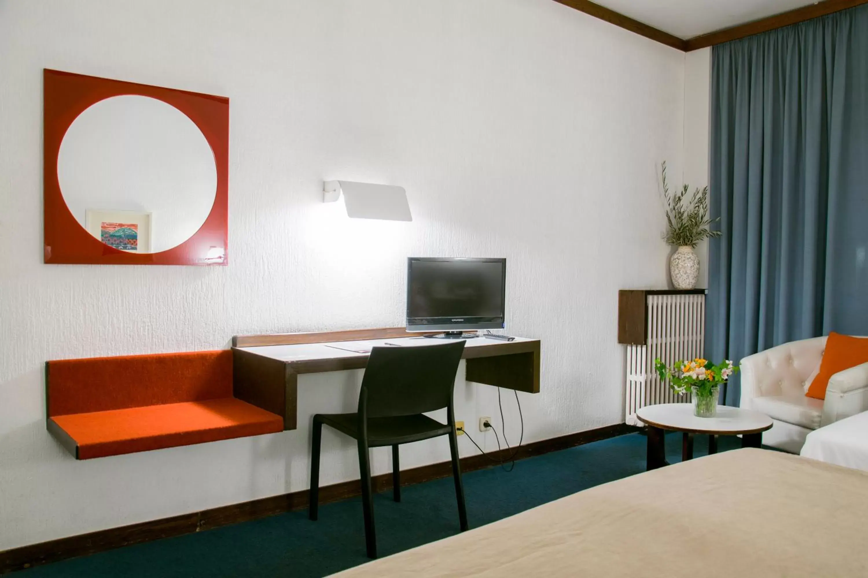 Seating area, TV/Entertainment Center in Hotel America Igualada