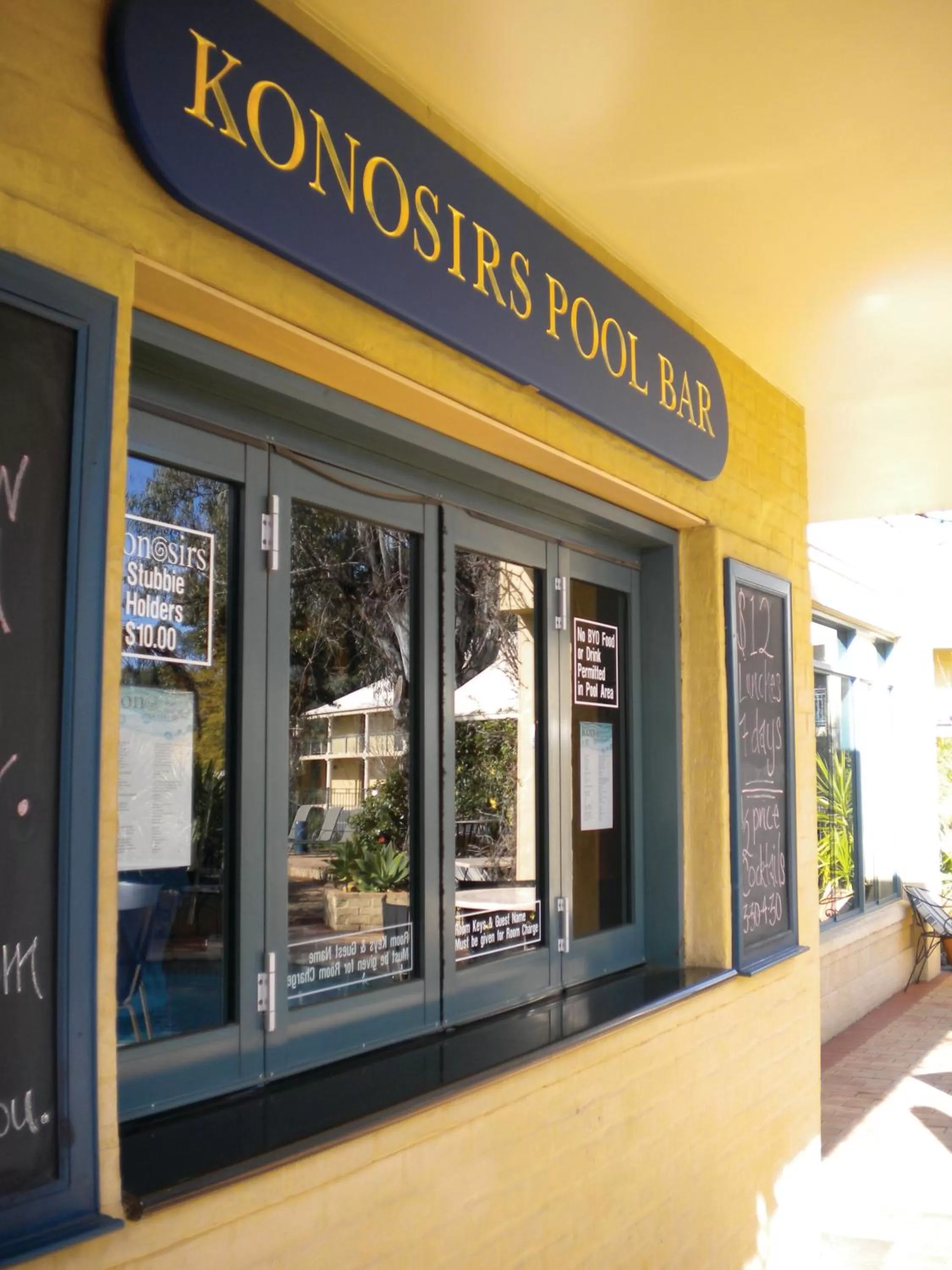 Lounge or bar in Madison Spa Motel - Adults Only