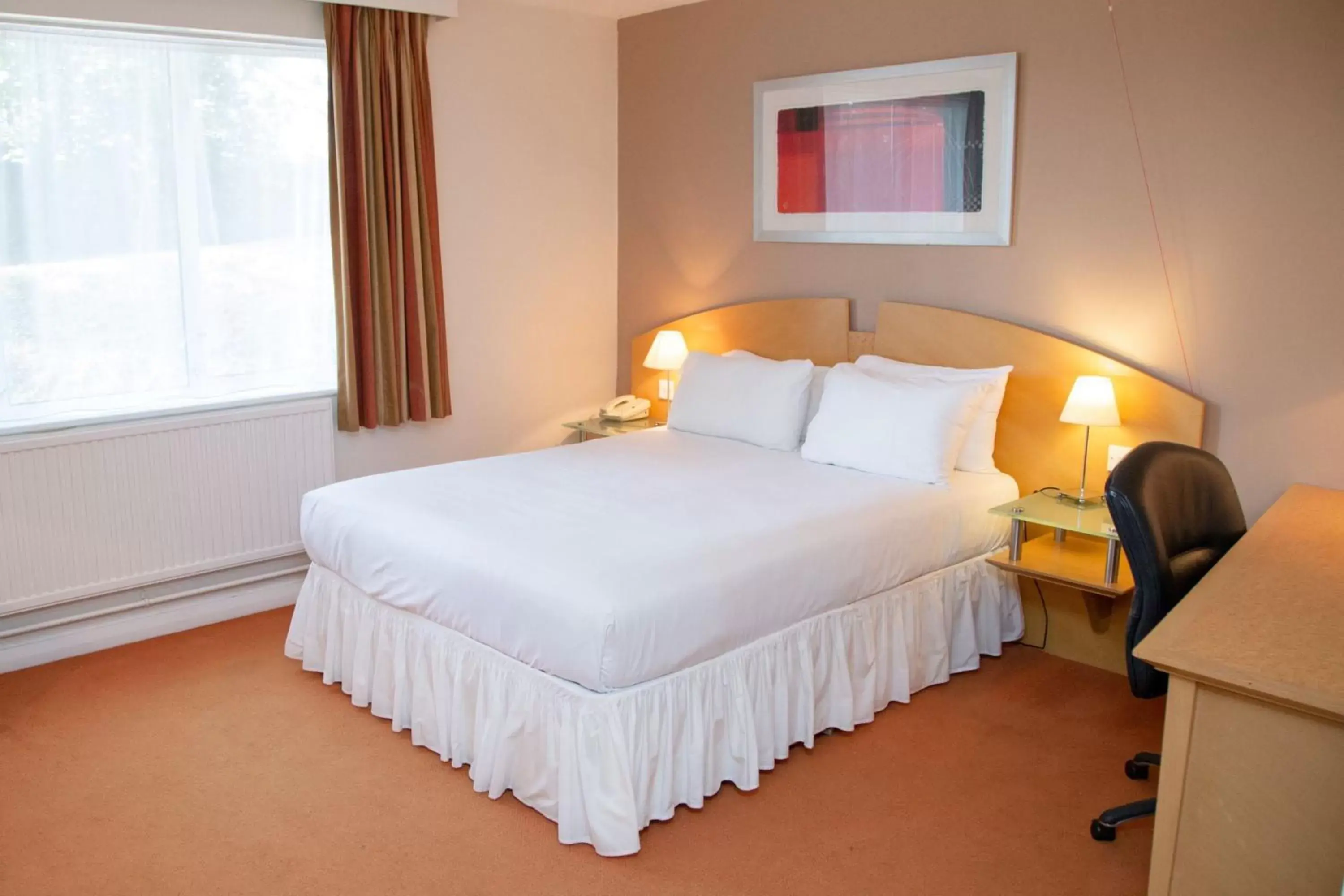 Photo of the whole room, Bed in Holiday Inn Ashford - North A20, an IHG Hotel