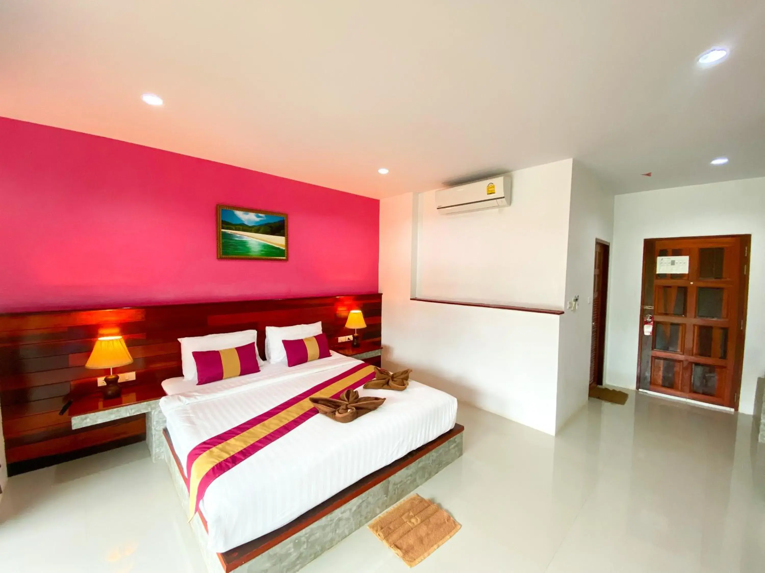 Bed in Hatzanda Lanta Resort - SHA Extra Plus