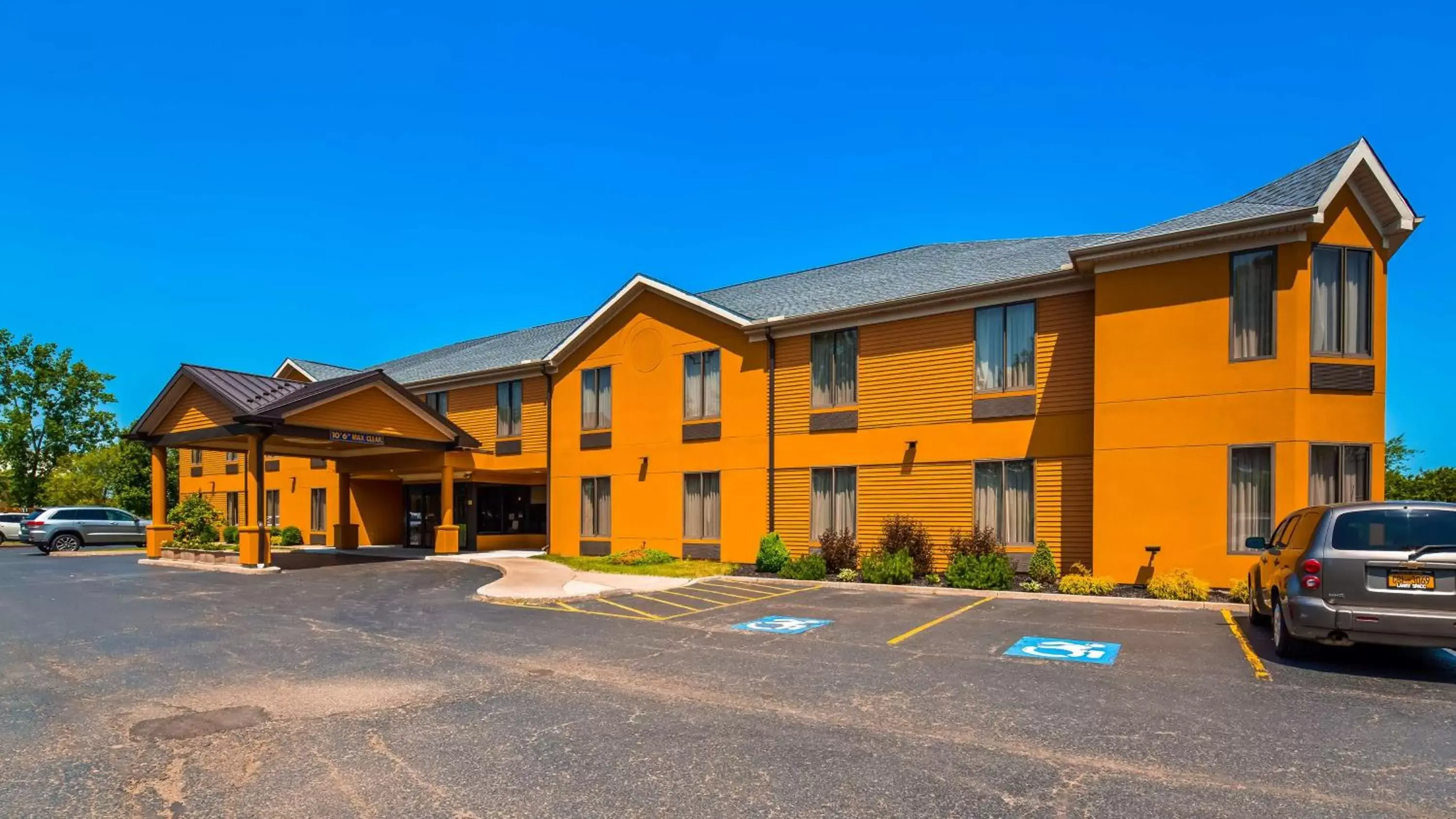 Property building in Best Western Dunkirk & Fredonia Inn Property building in Best Western Dunkirk & Fredonia Inn