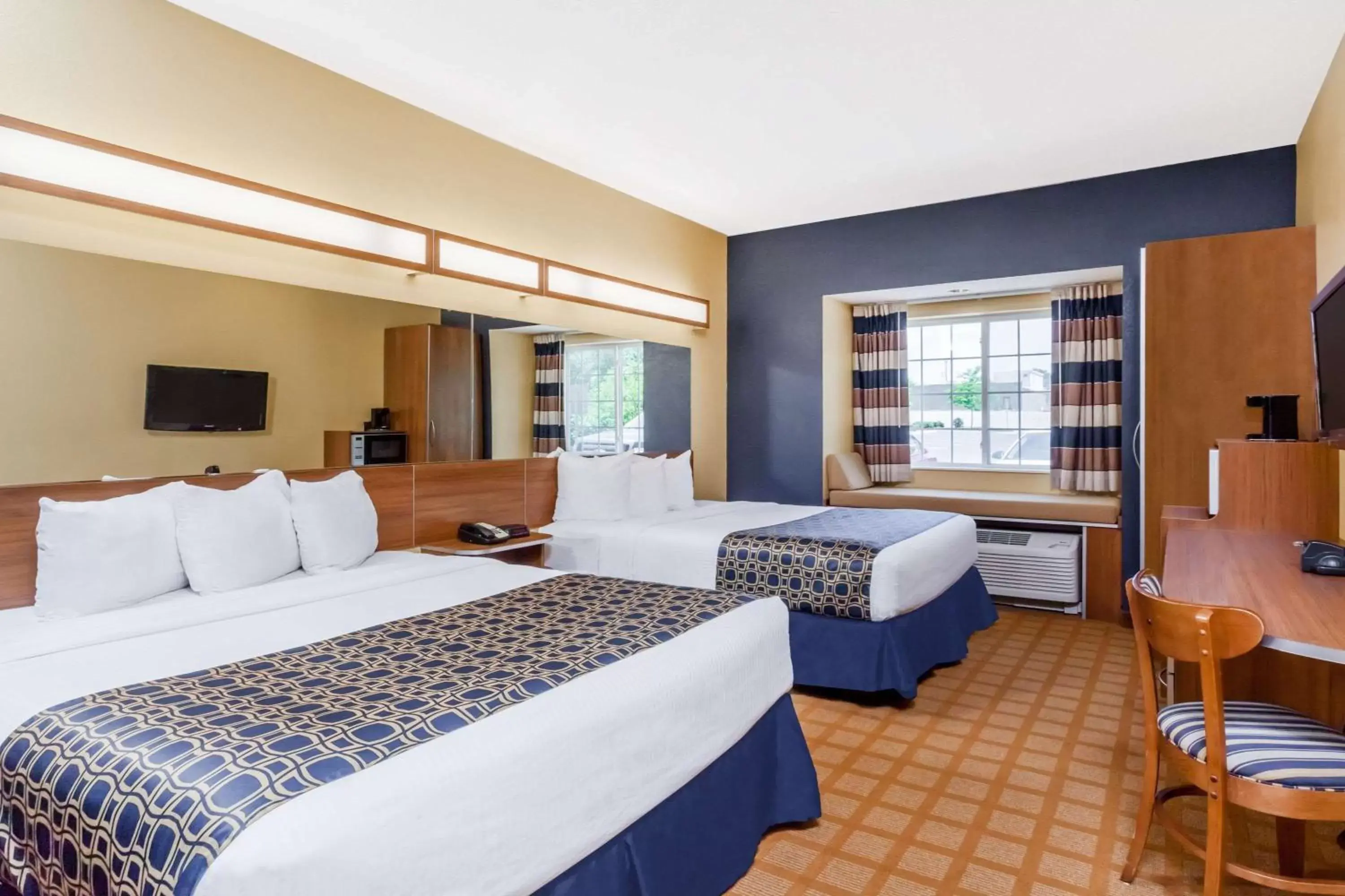 Photo of the whole room, Bed in Microtel Inn & Suites