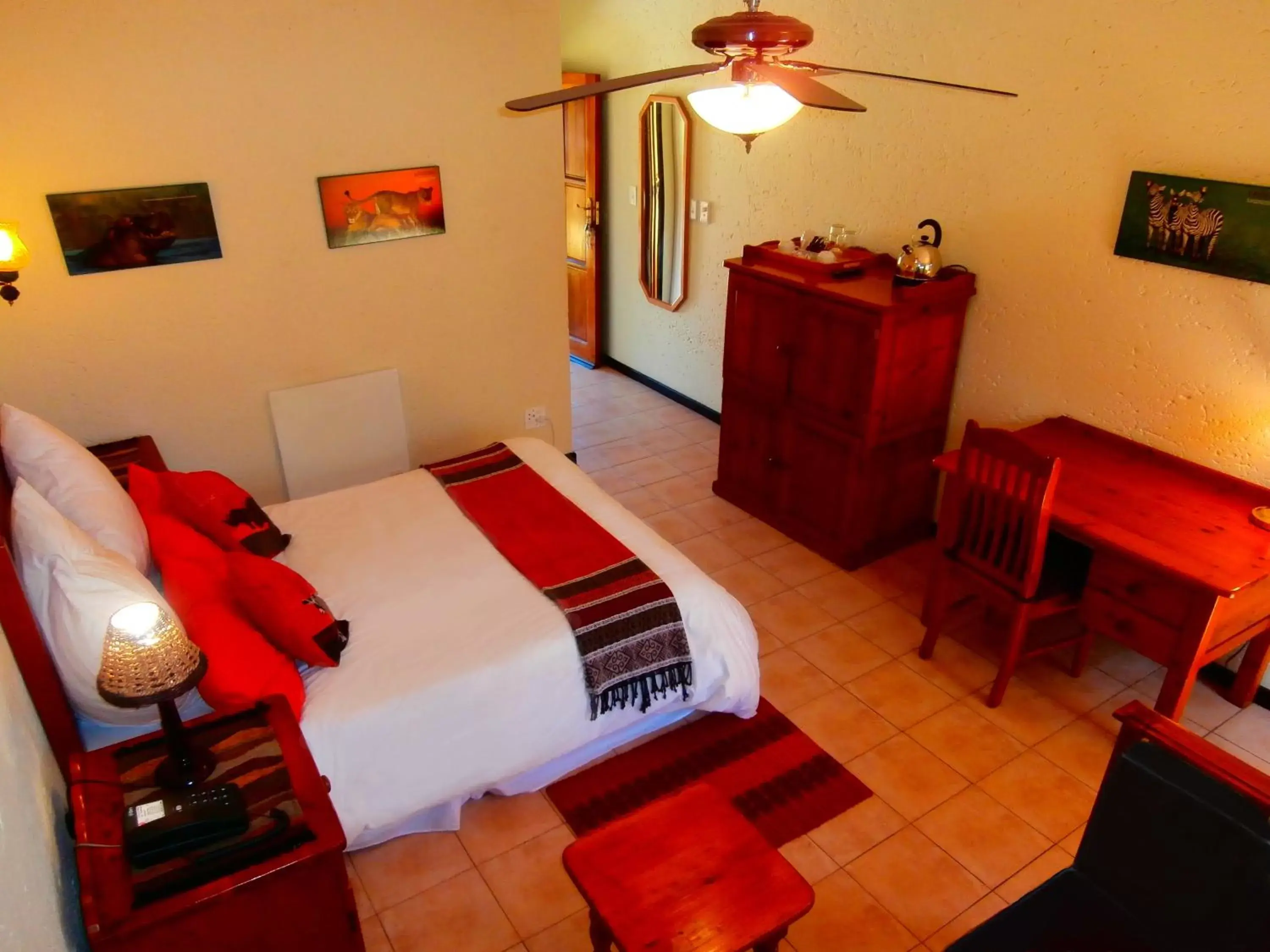 Bedroom in African Footprints Lodge