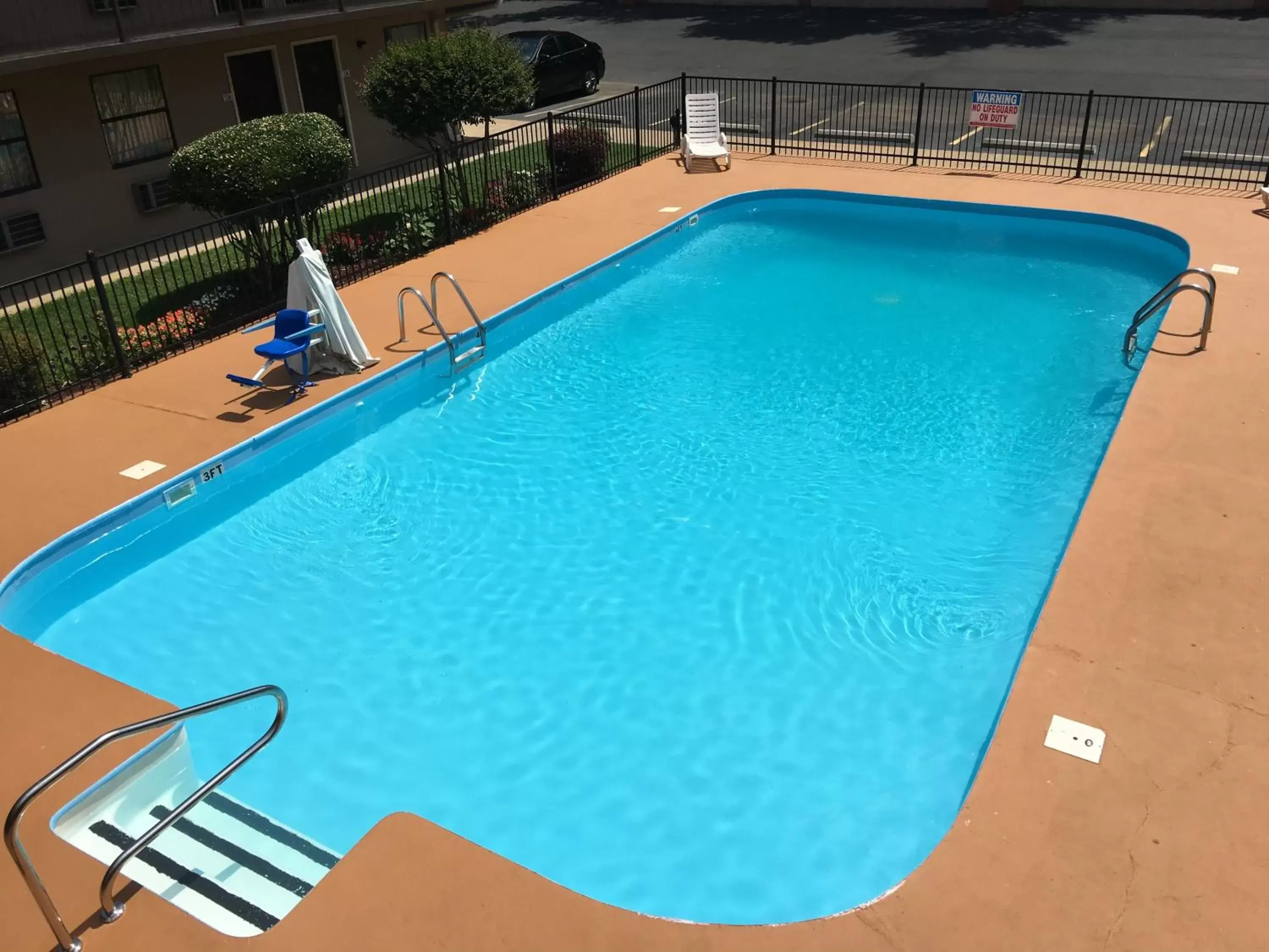 Swimming Pool in Americas Best Value Inn - Malvern