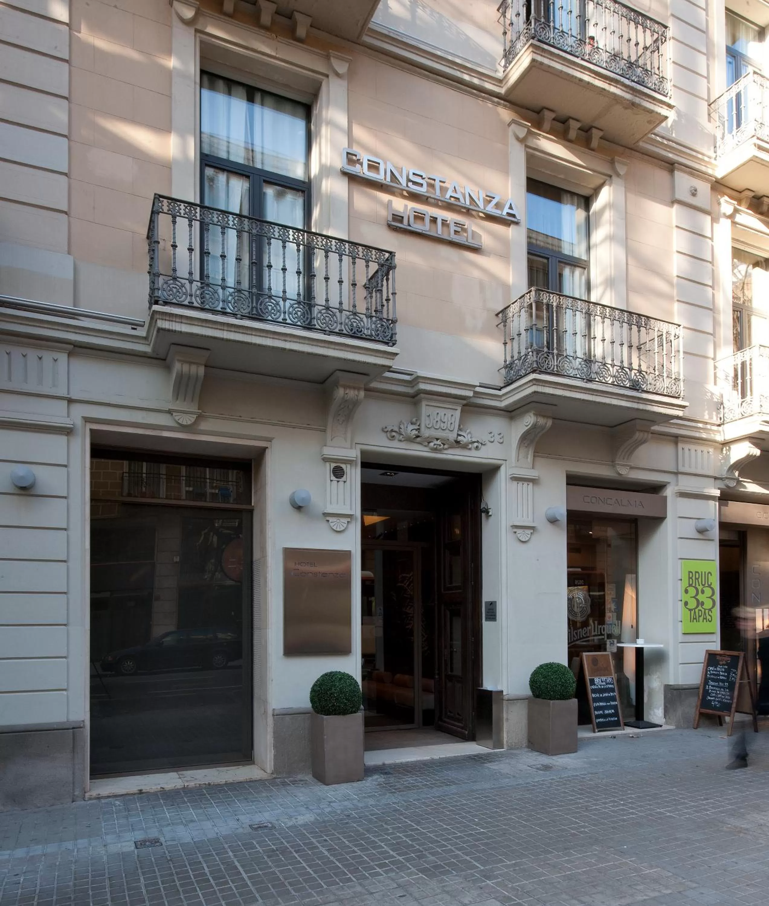 Facade/entrance in Hotel Constanza